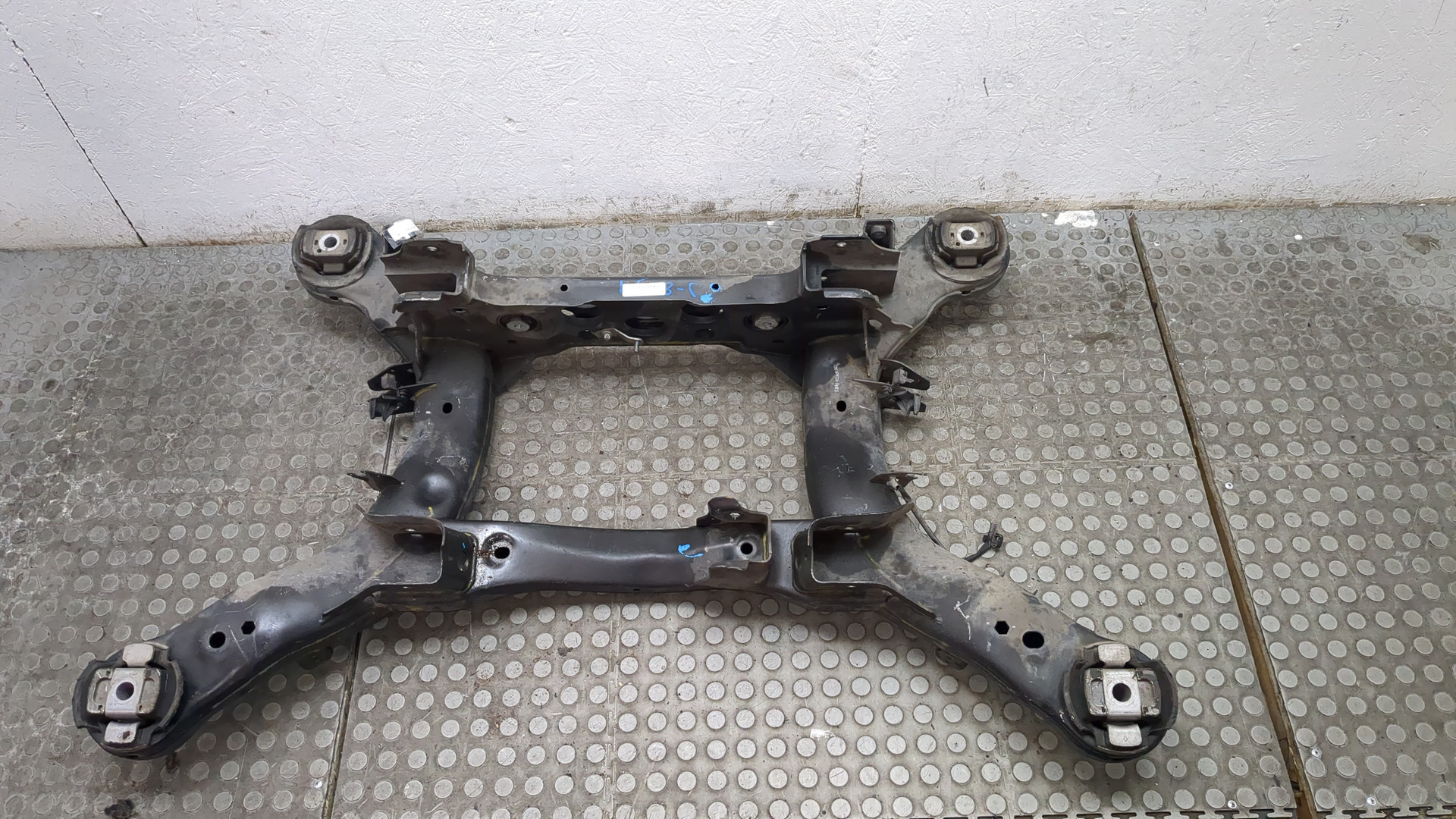 Балка задняя