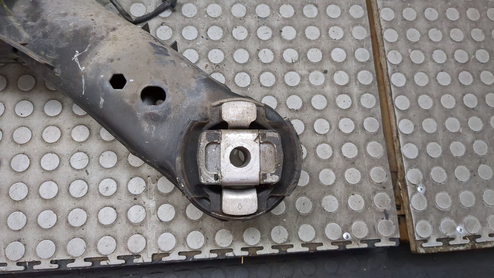 Балка задняя