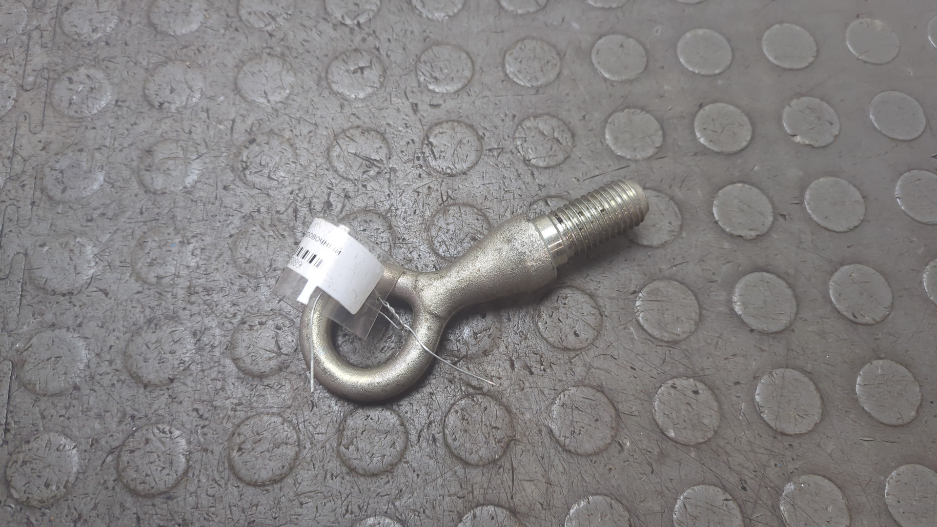 Крюк буксировочный