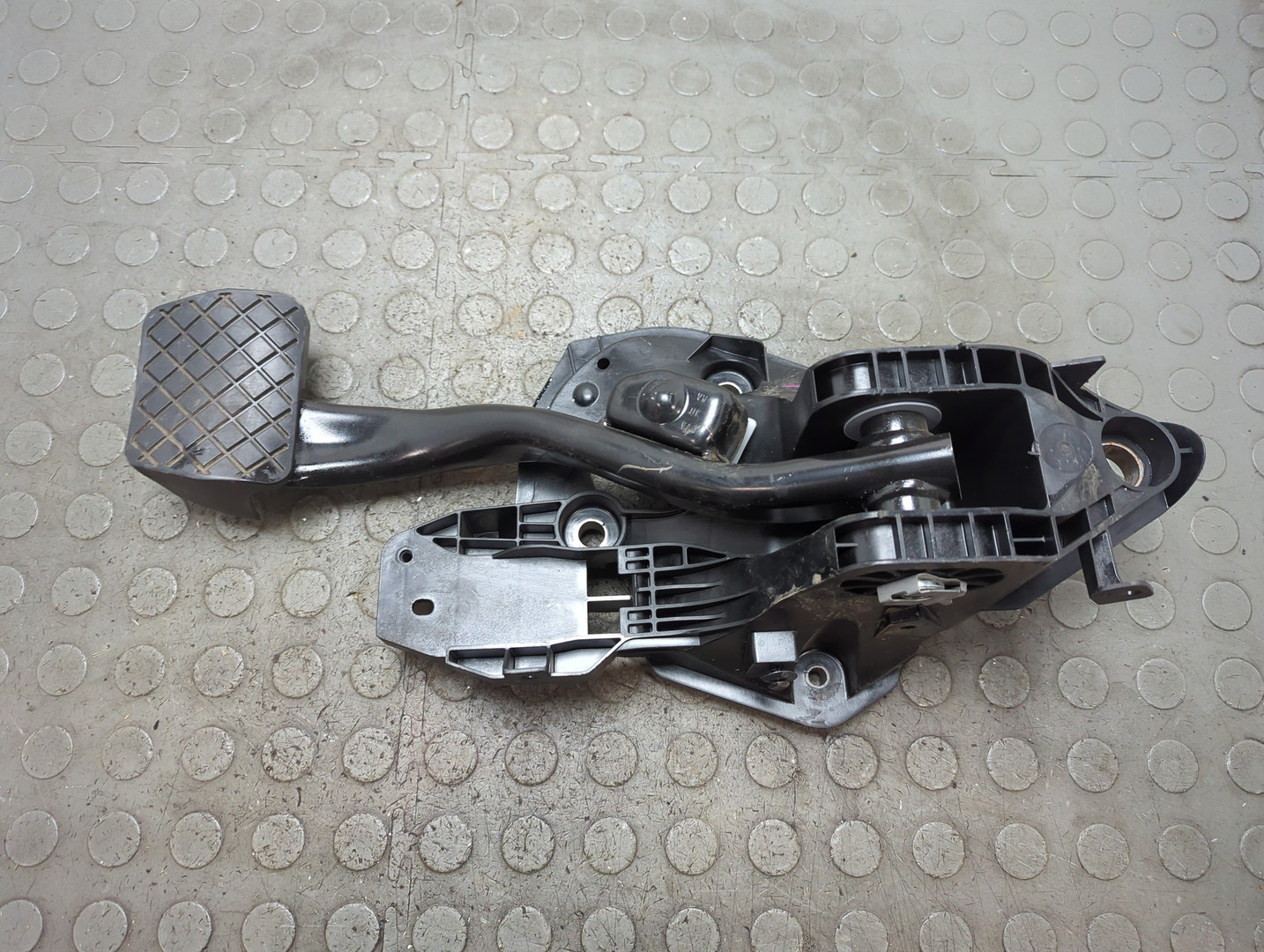 Педаль тормоза