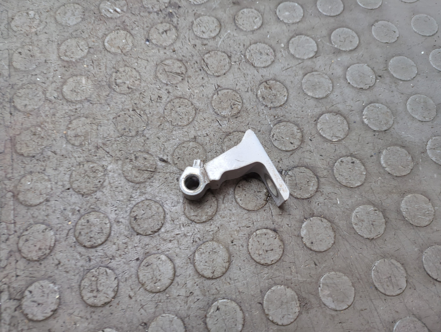 Петля двери