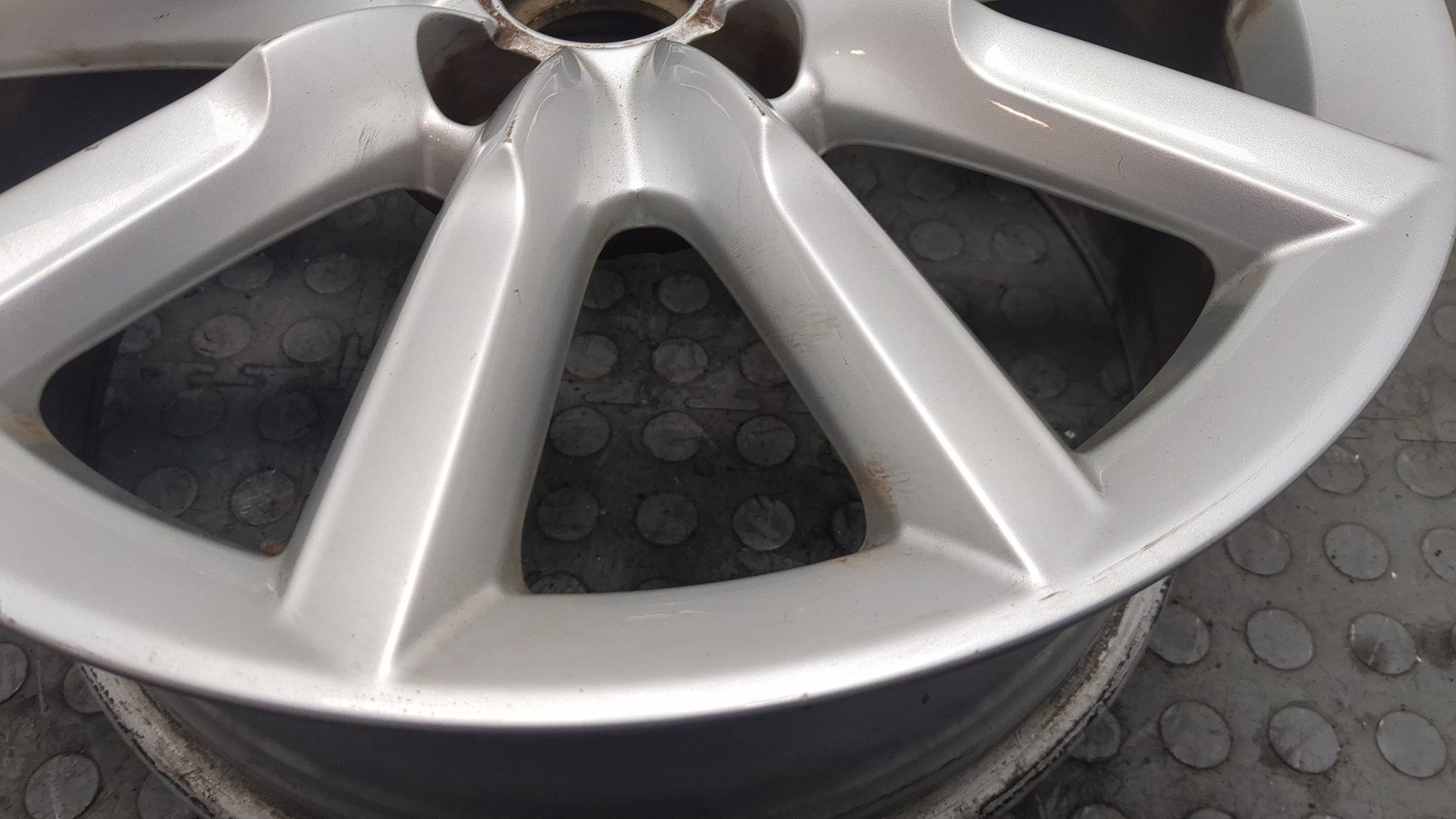 Диск колесный литой легкий сплав