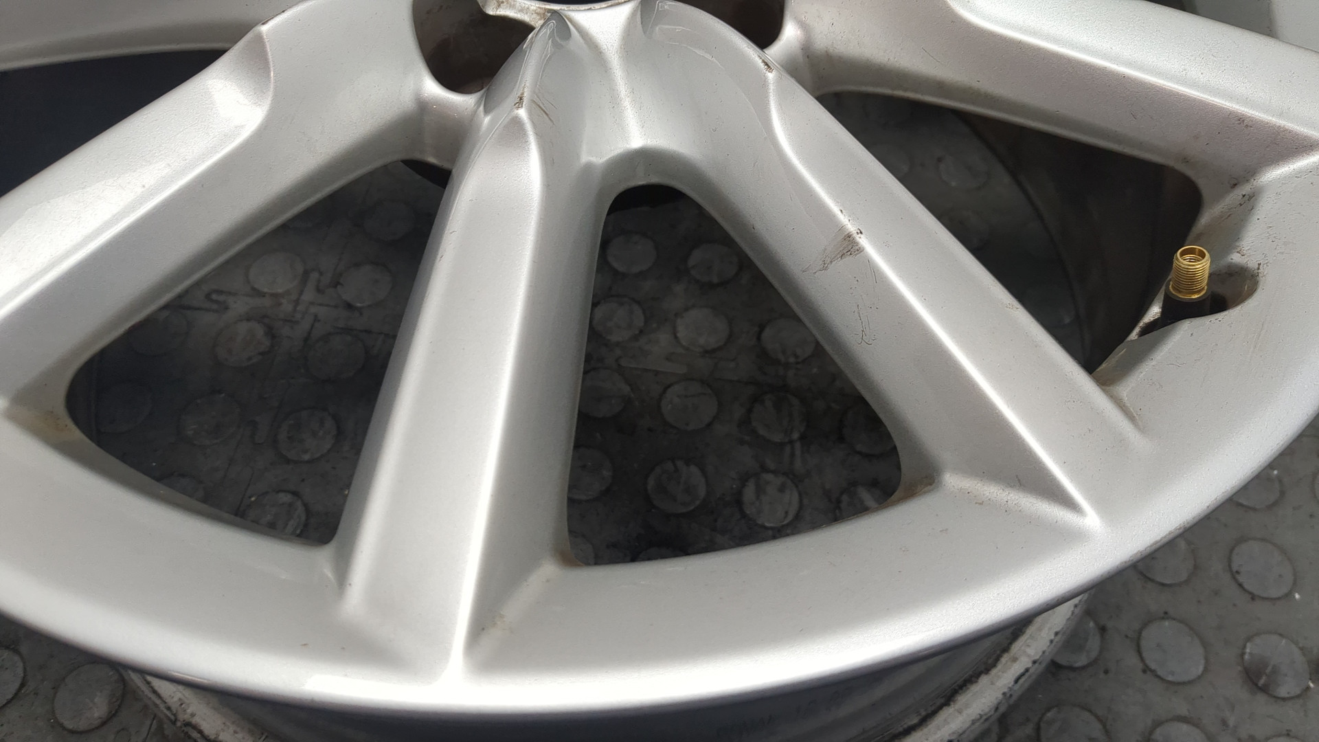 Диск колесный литой легкий сплав