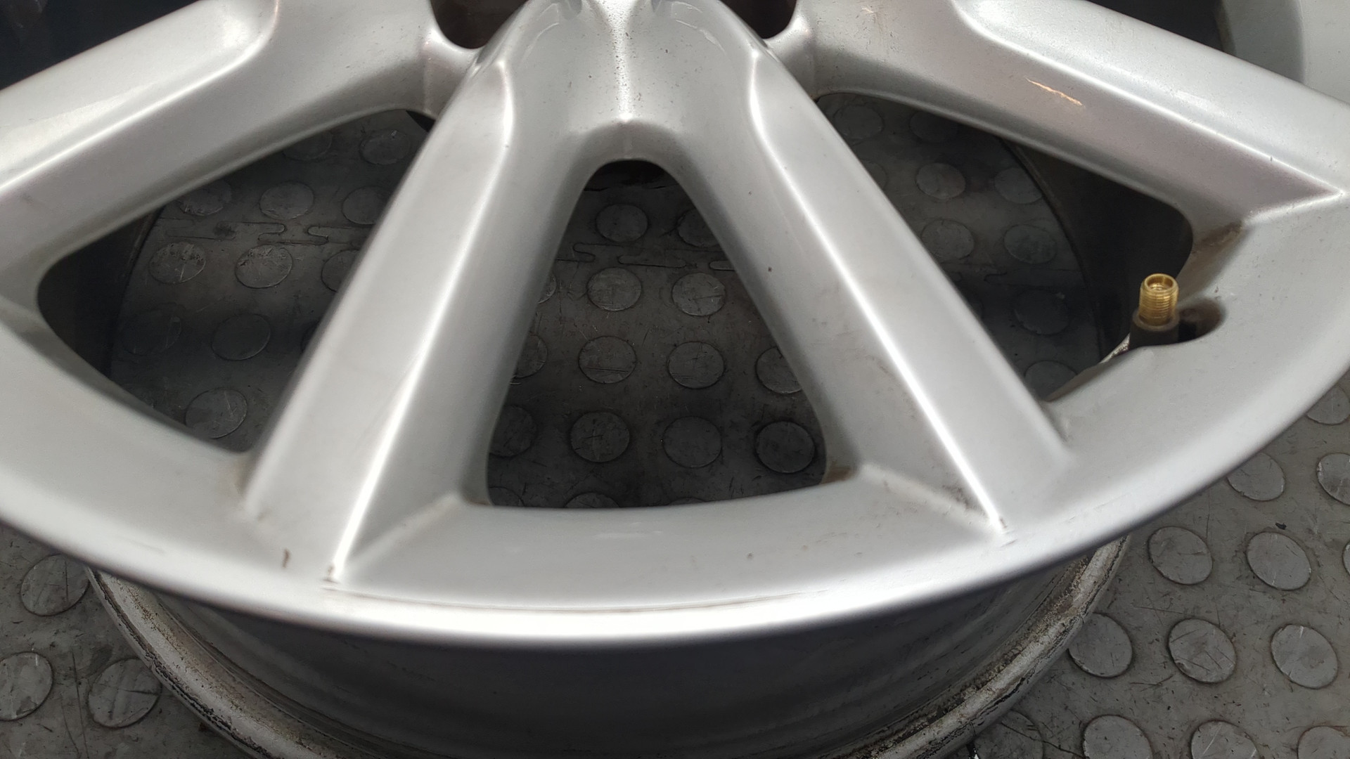 Диск колесный литой легкий сплав