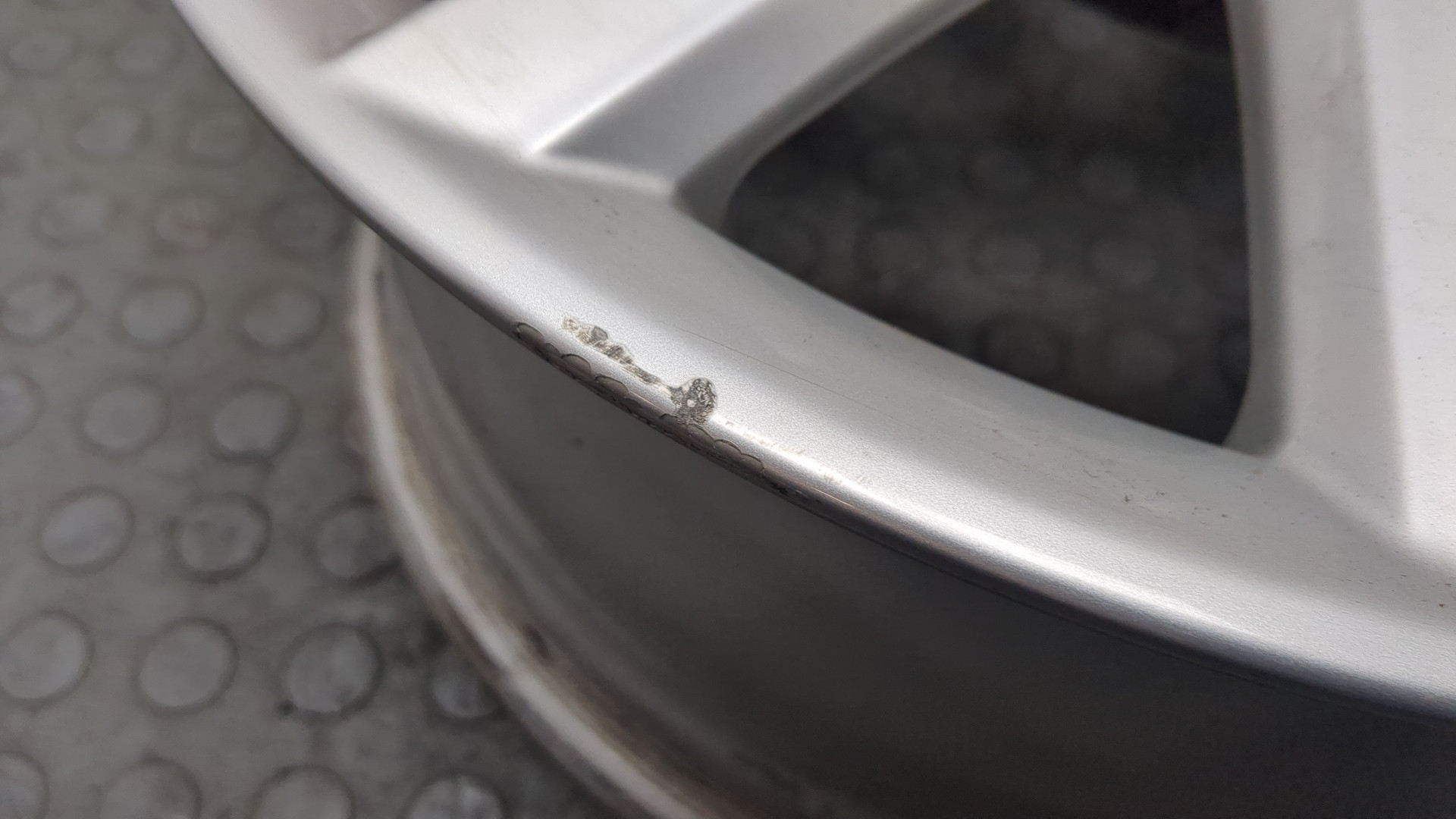 Диск колесный литой легкий сплав