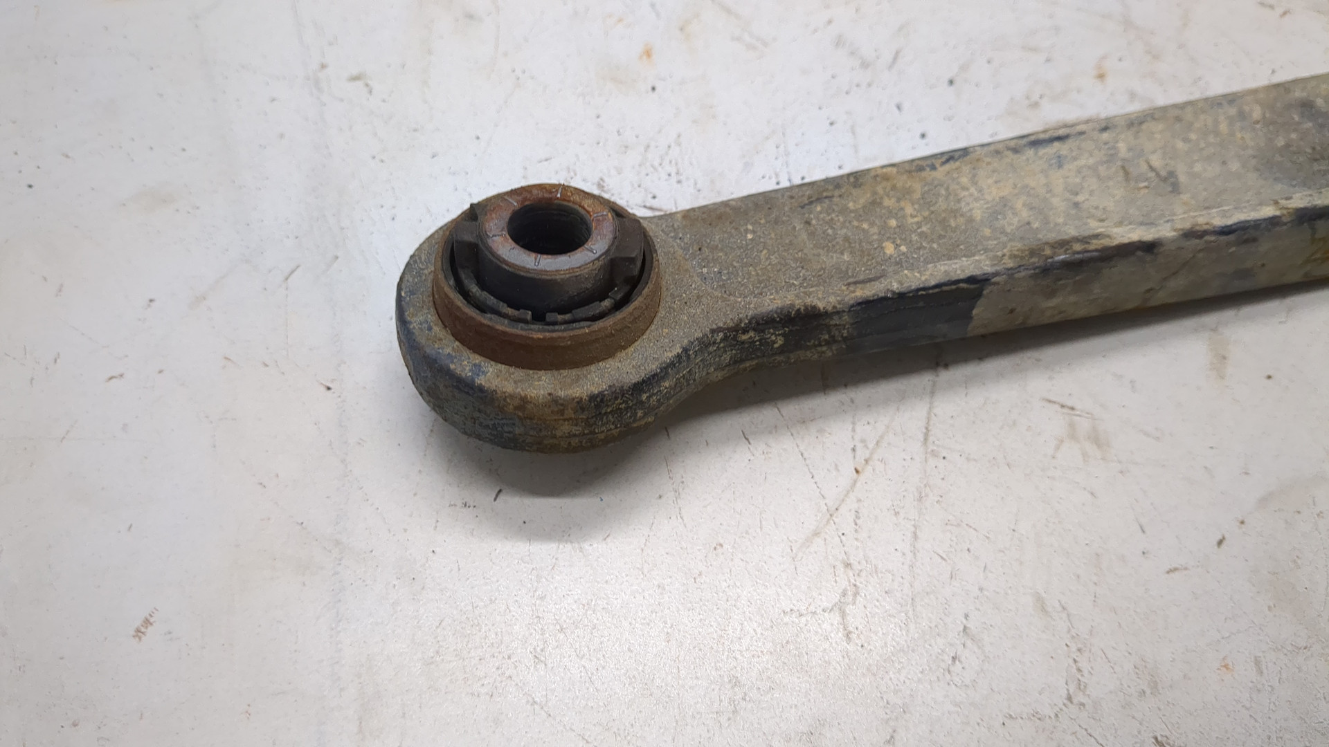 Рычаг задний