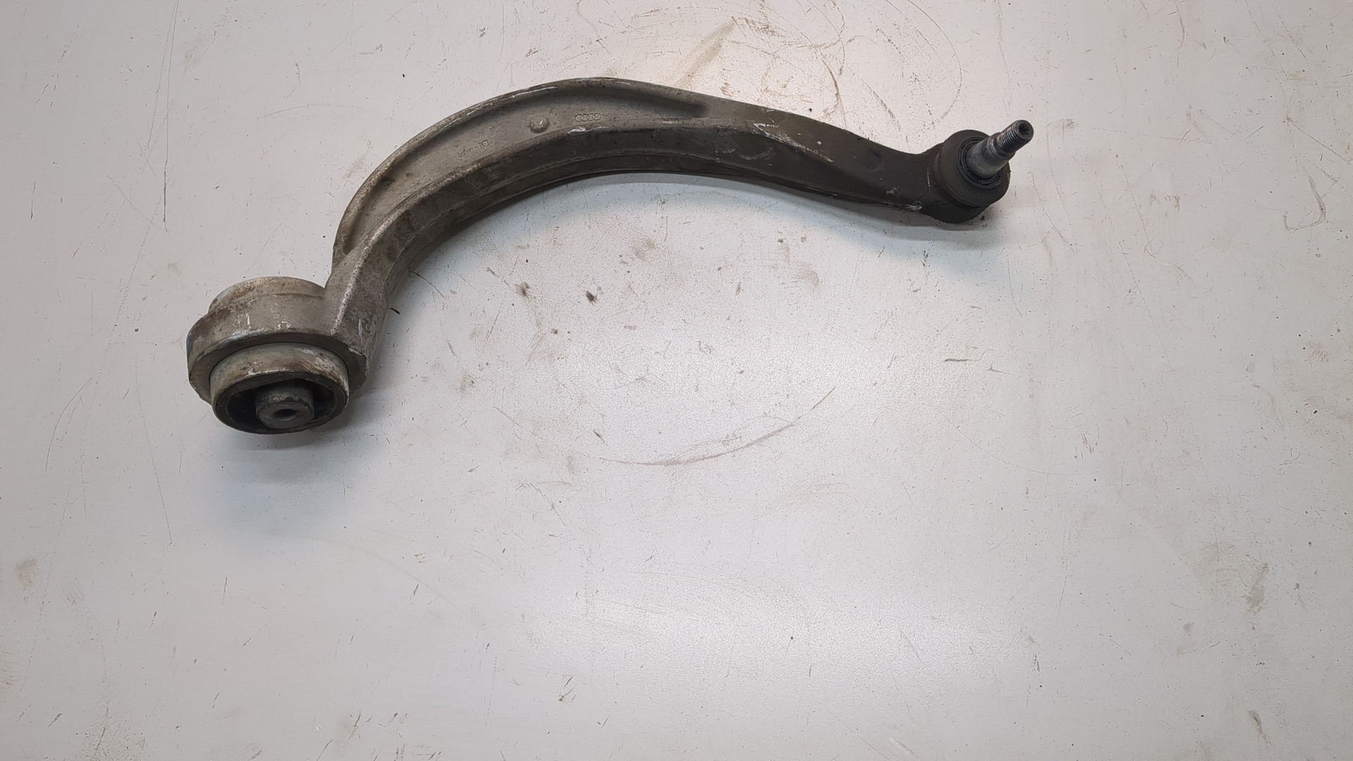 Рычаг передний левый