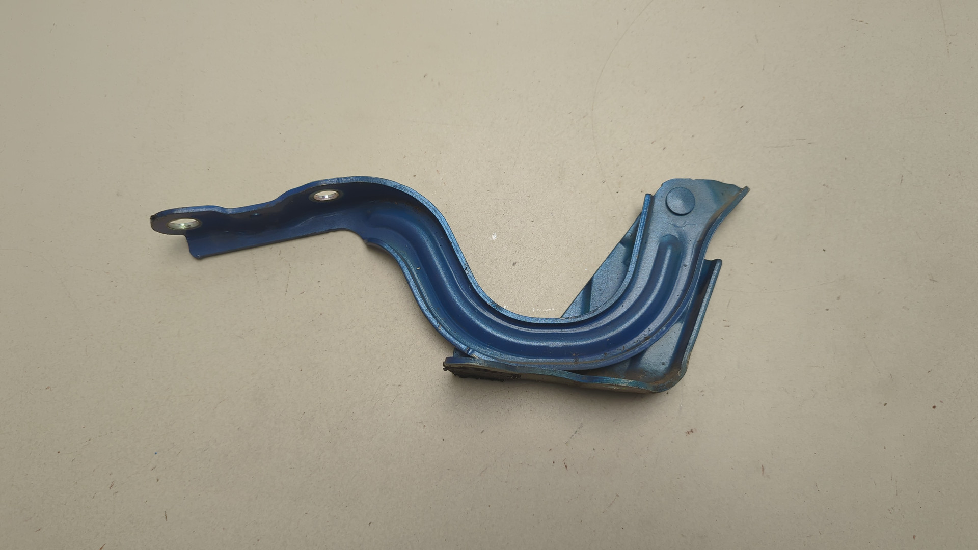 Петля капота правая