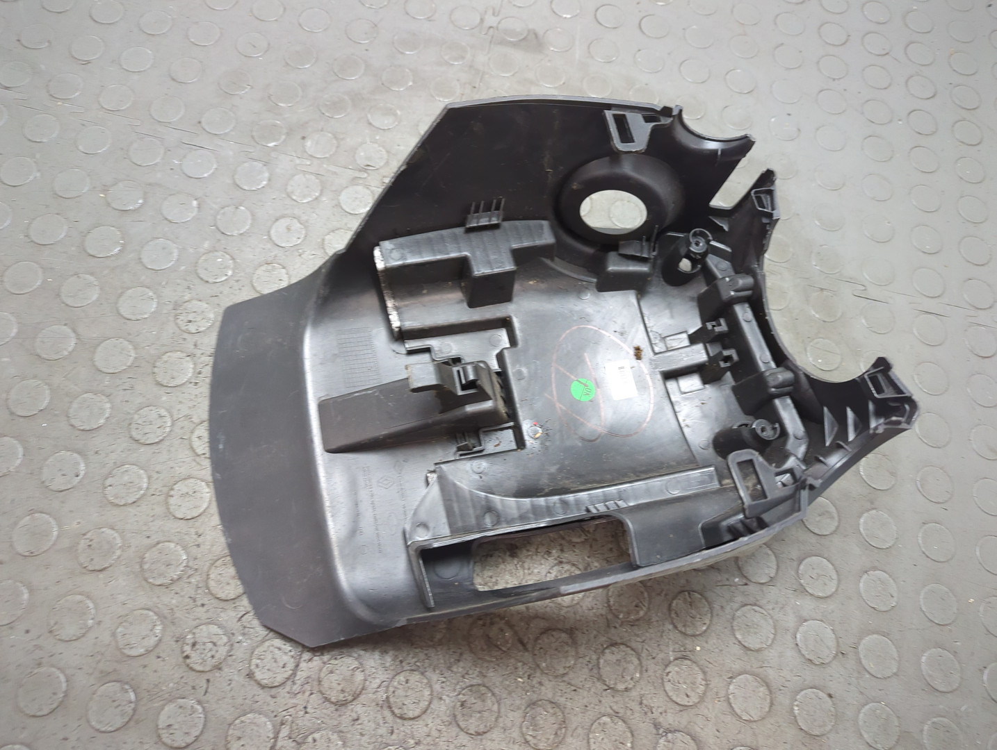 Кожух рулевой колонки