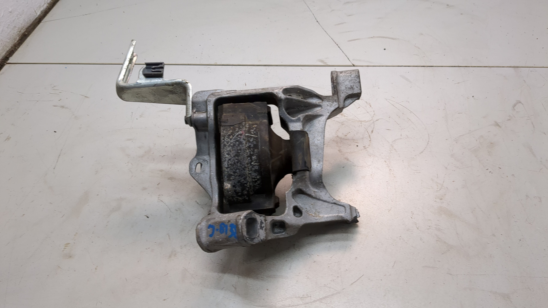 Опора двигателя