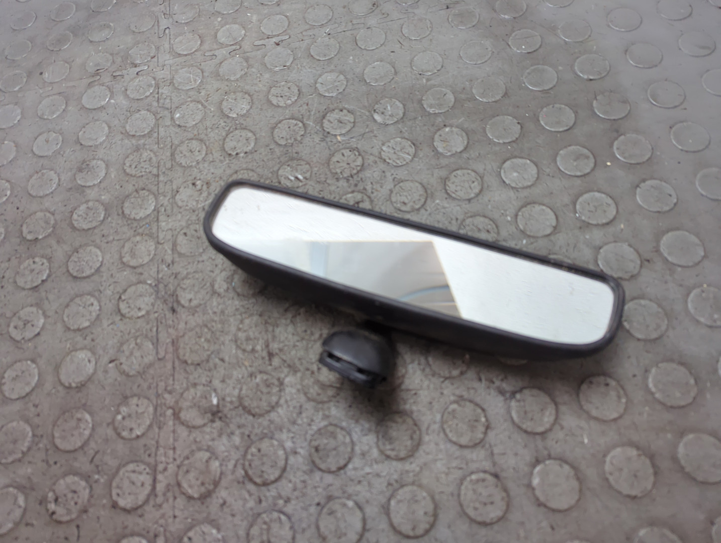 Зеркало заднего вида