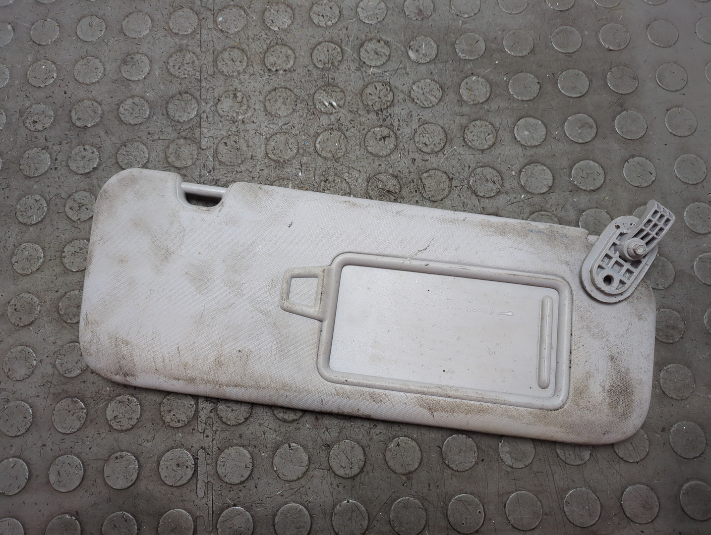 Козырек солнцезащитный