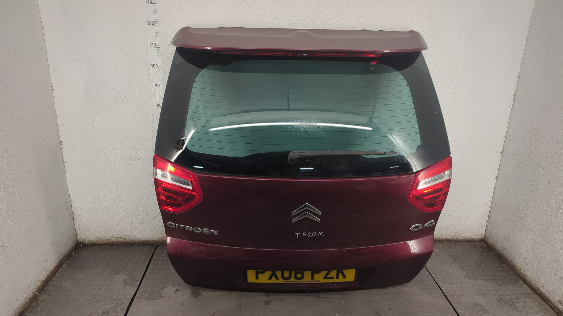 Дверь багажника