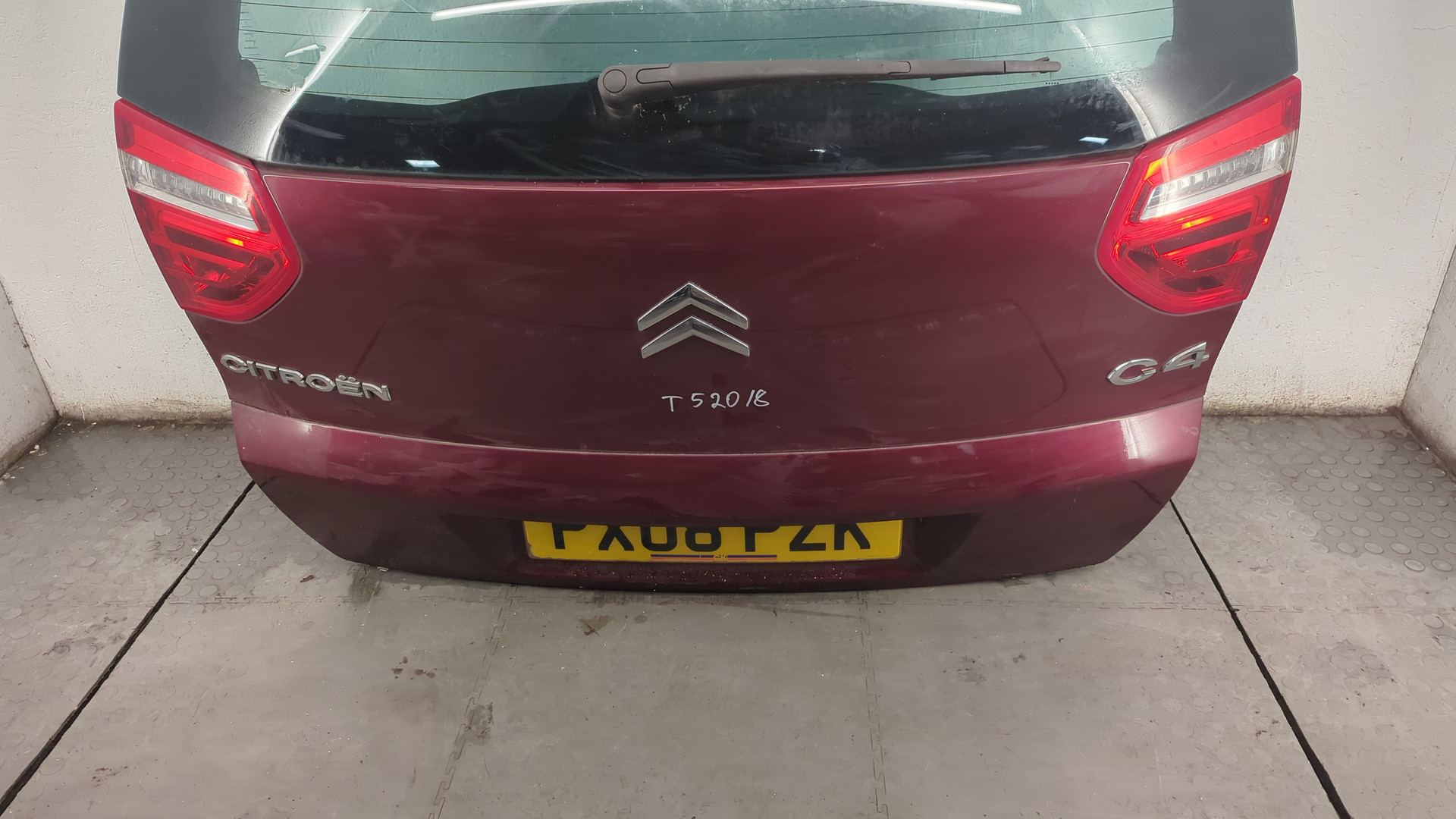 Дверь багажника