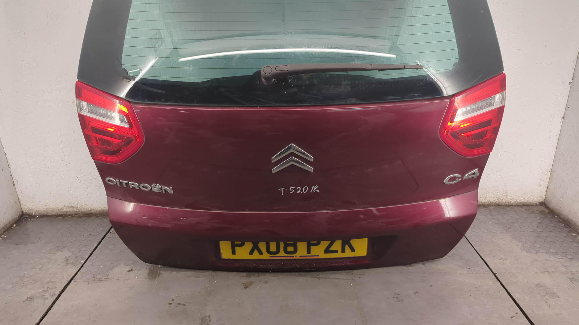 Дверь багажника