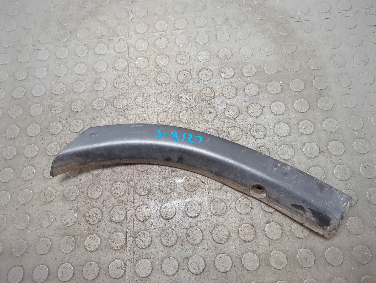 Молдинг заднего бампера левый