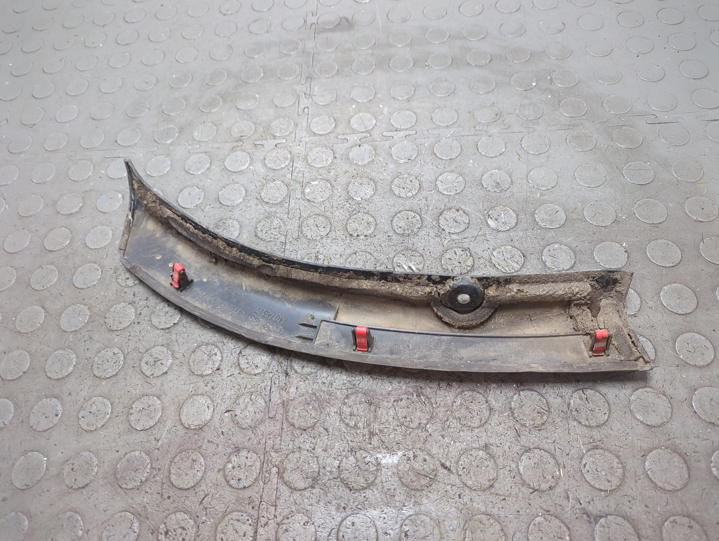 Молдинг заднего бампера левый