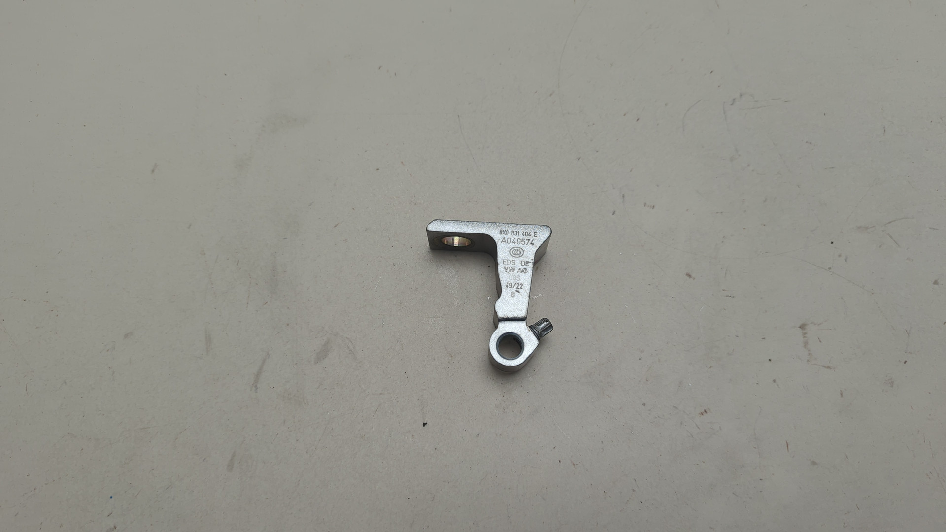 Петля двери