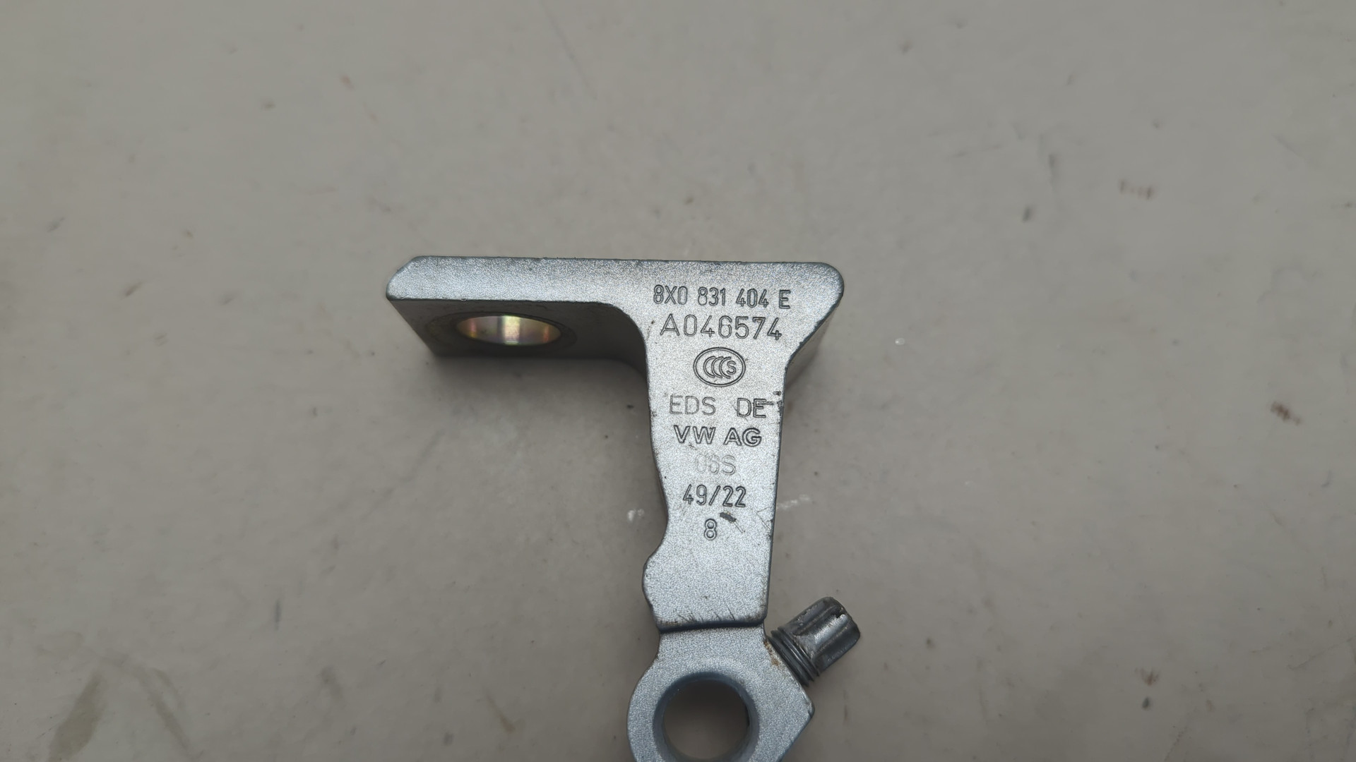 Петля двери