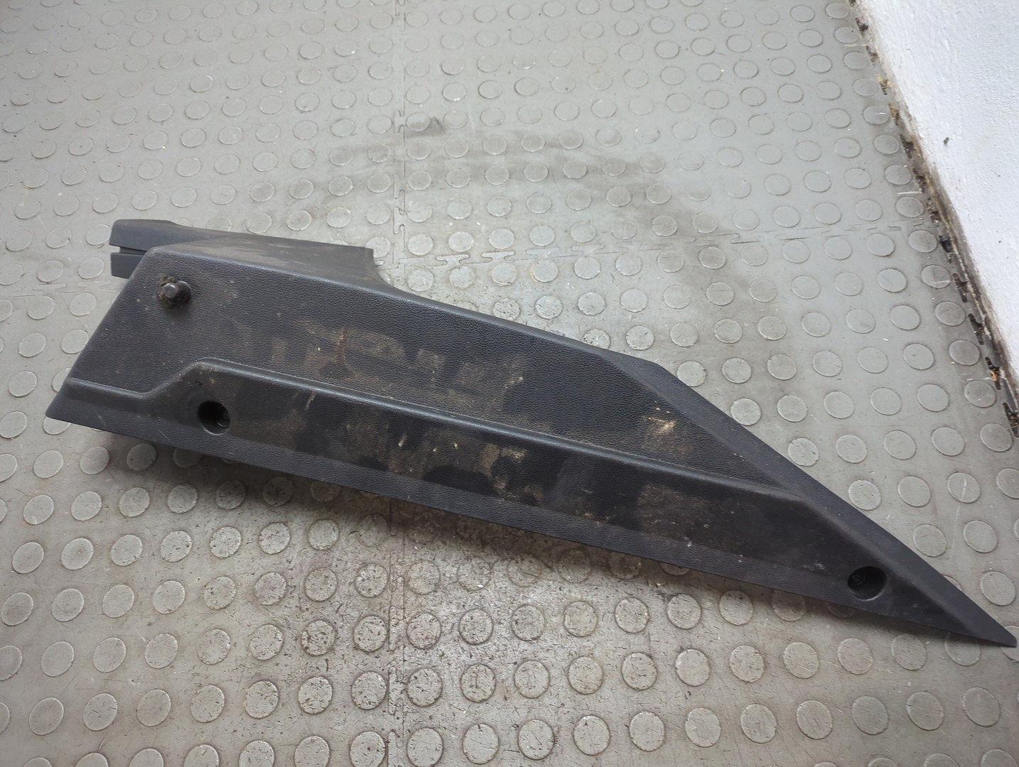 Обшивка багажника