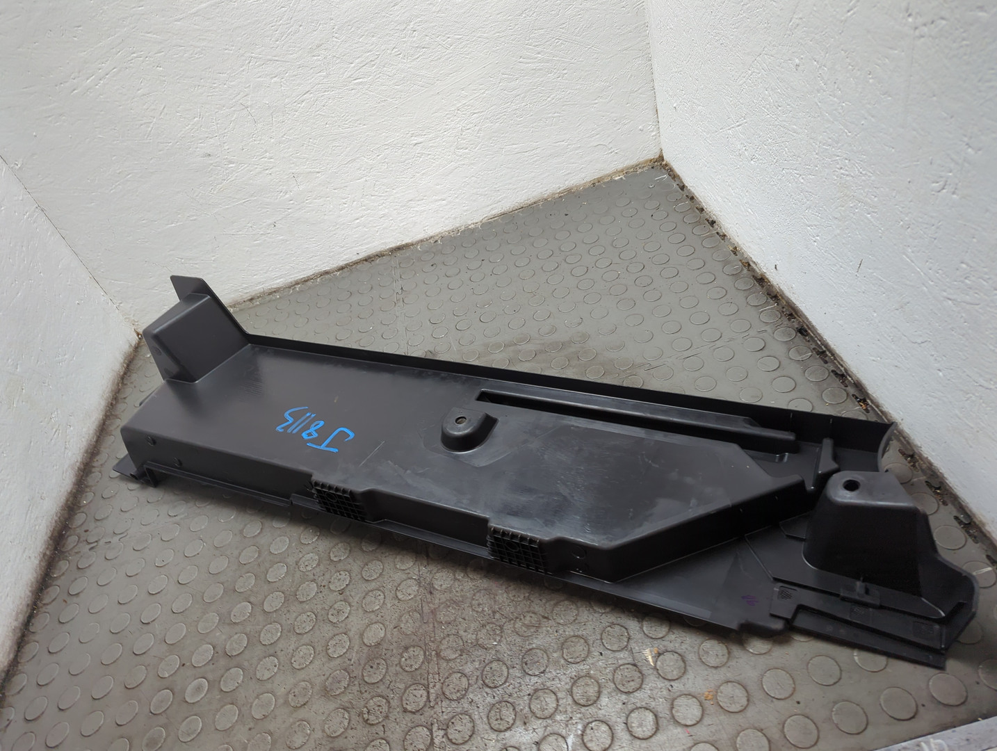 Обшивка багажника