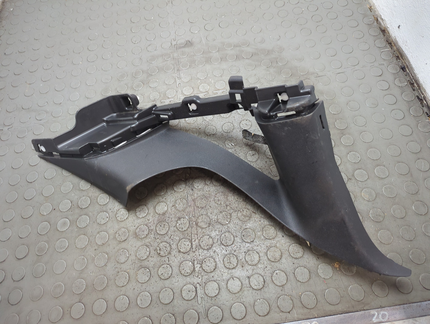 Обшивка багажника