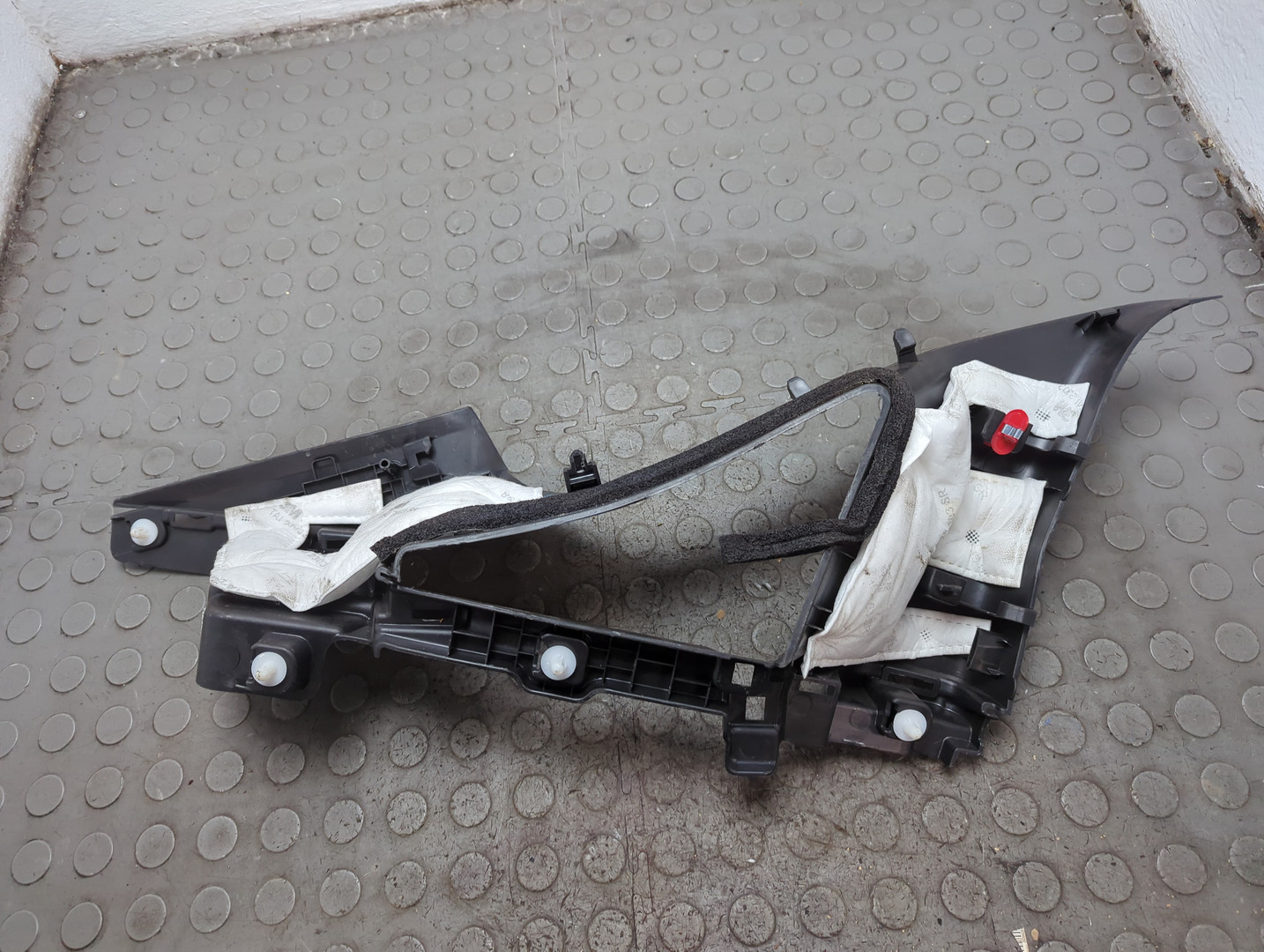 Обшивка багажника