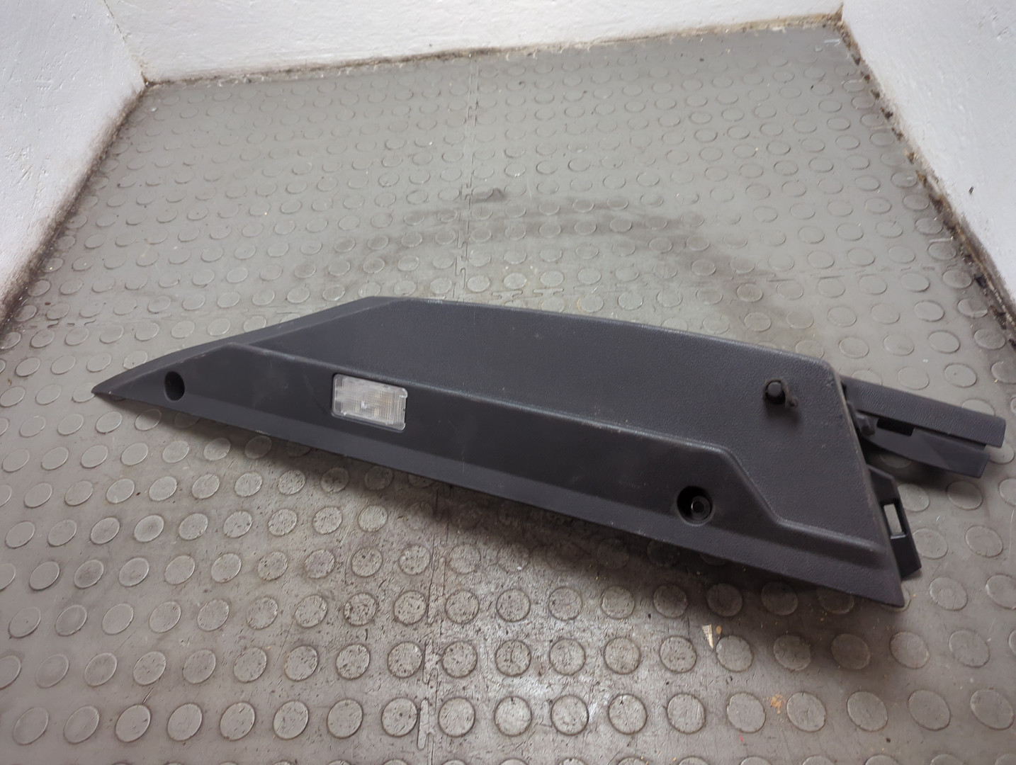 Обшивка багажника