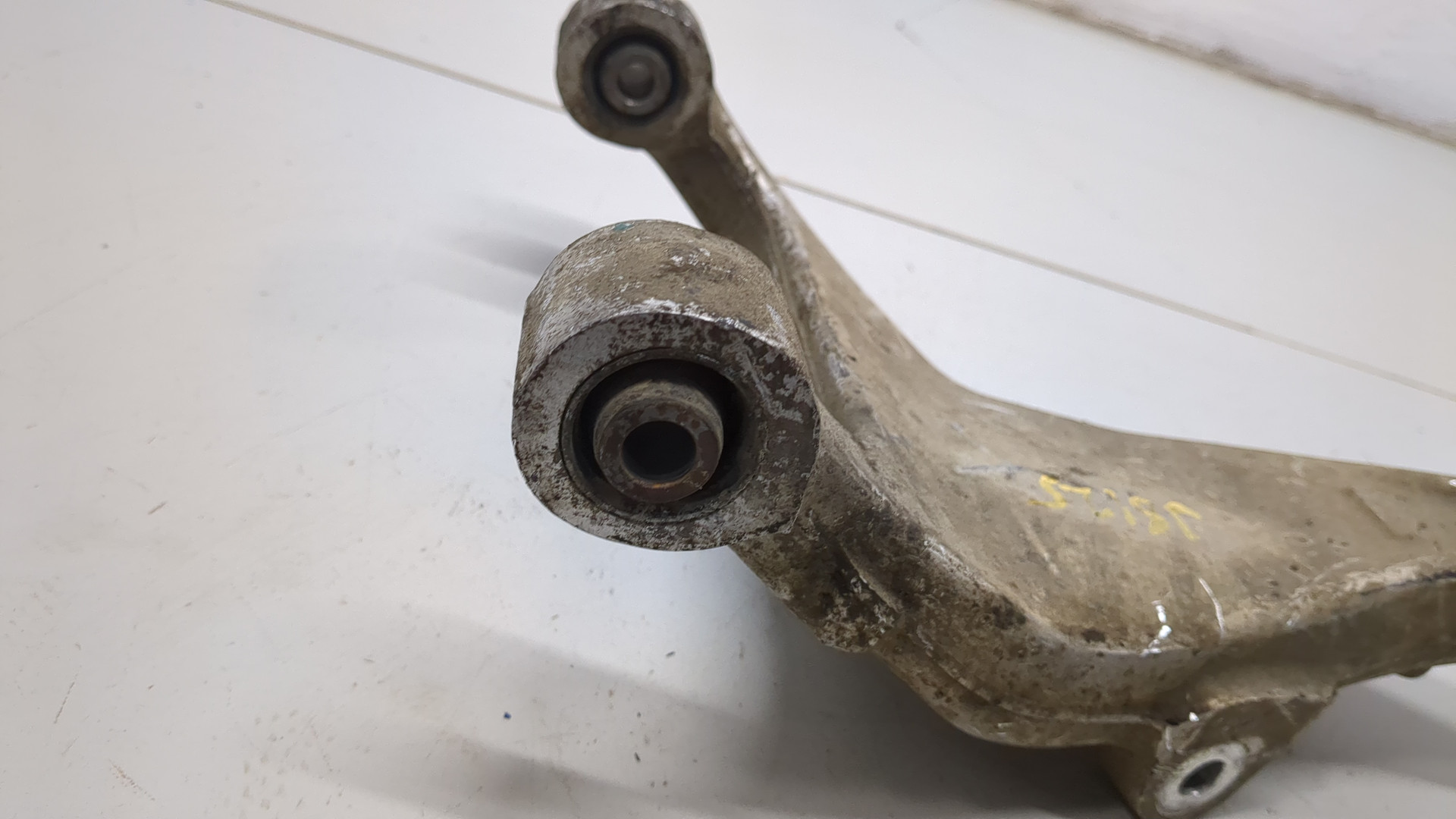 Рычаг задний левый