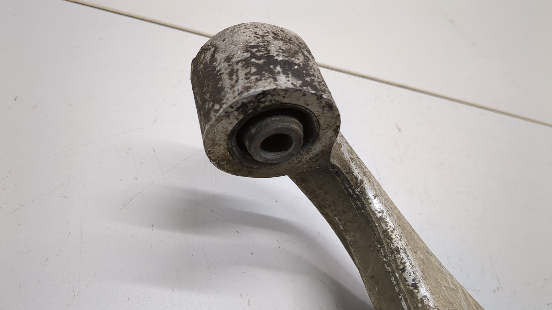 Рычаг задний левый