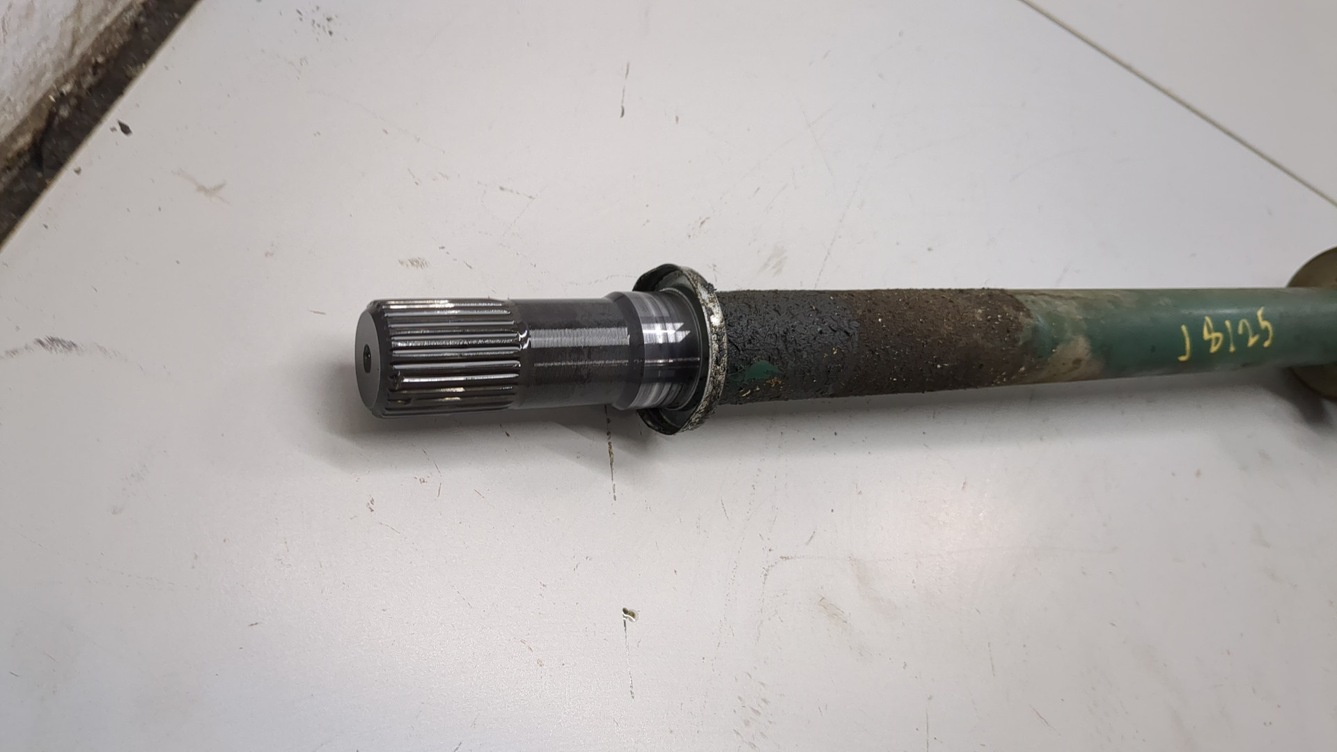 Полуось передняя правая