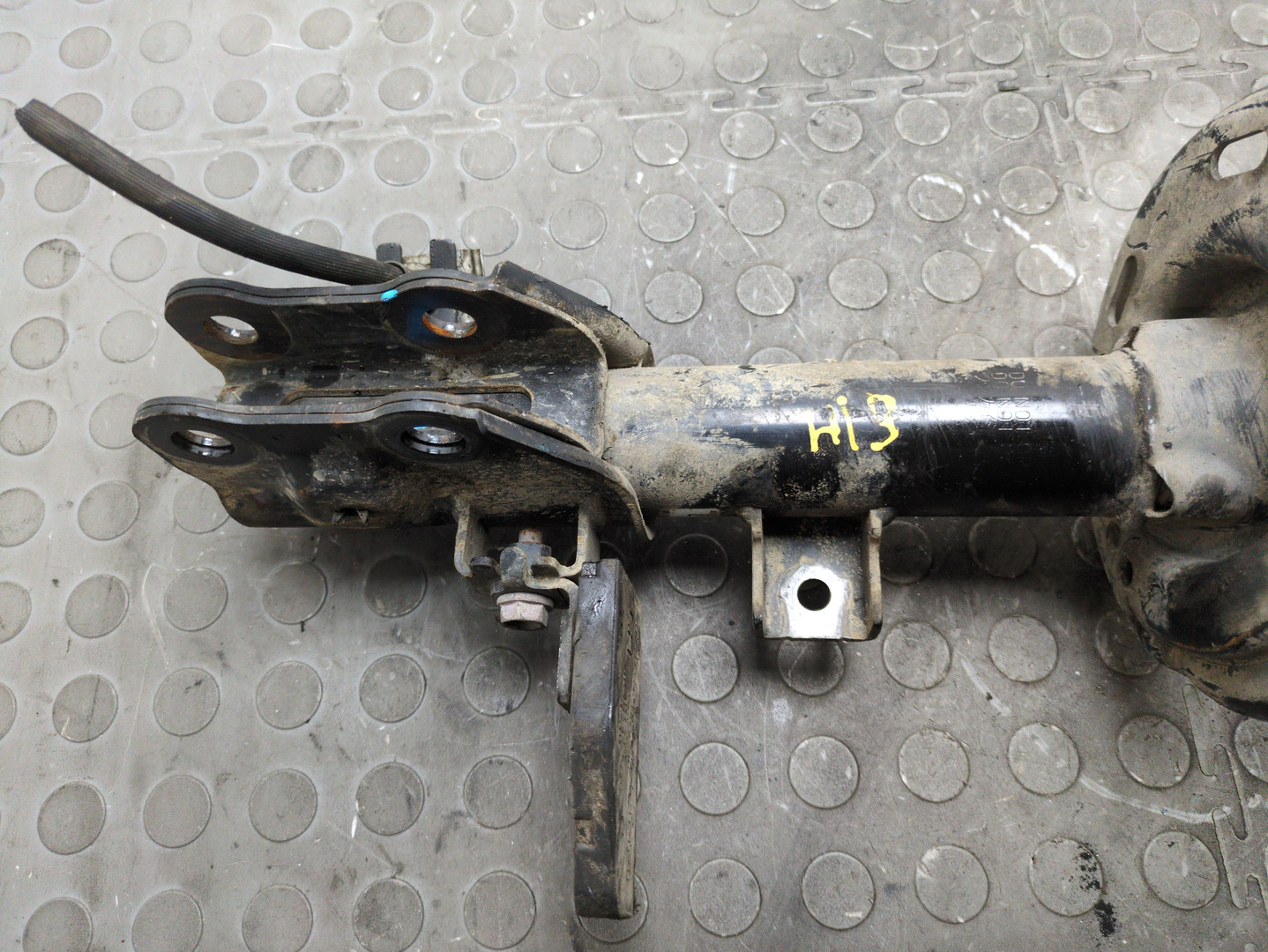 Амортизатор передний левый