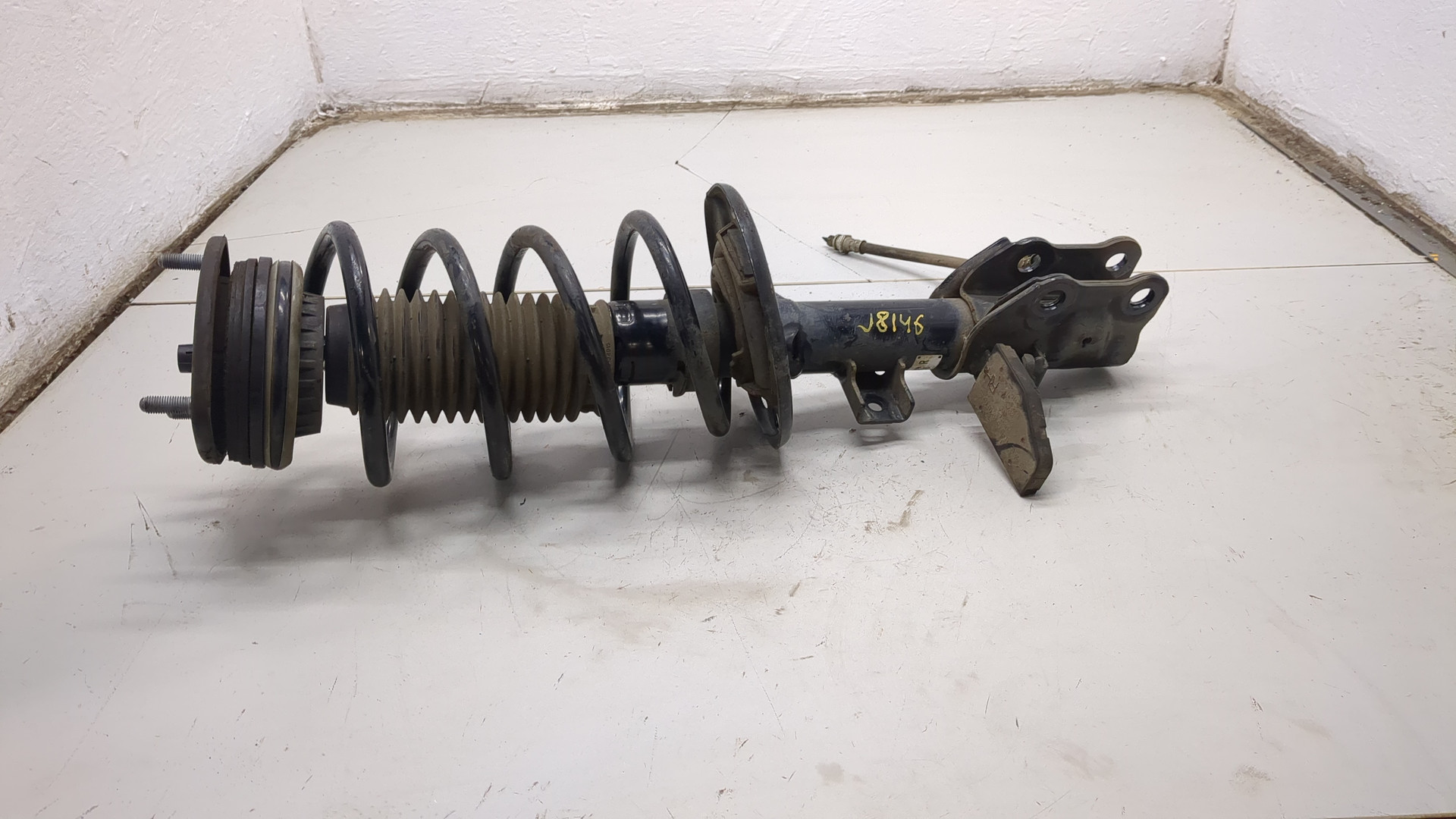 Амортизатор передний правый