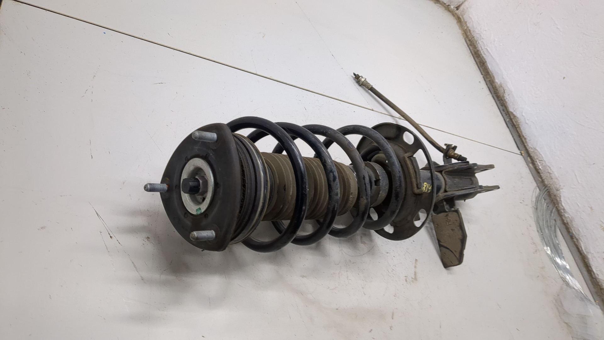 Амортизатор передний правый