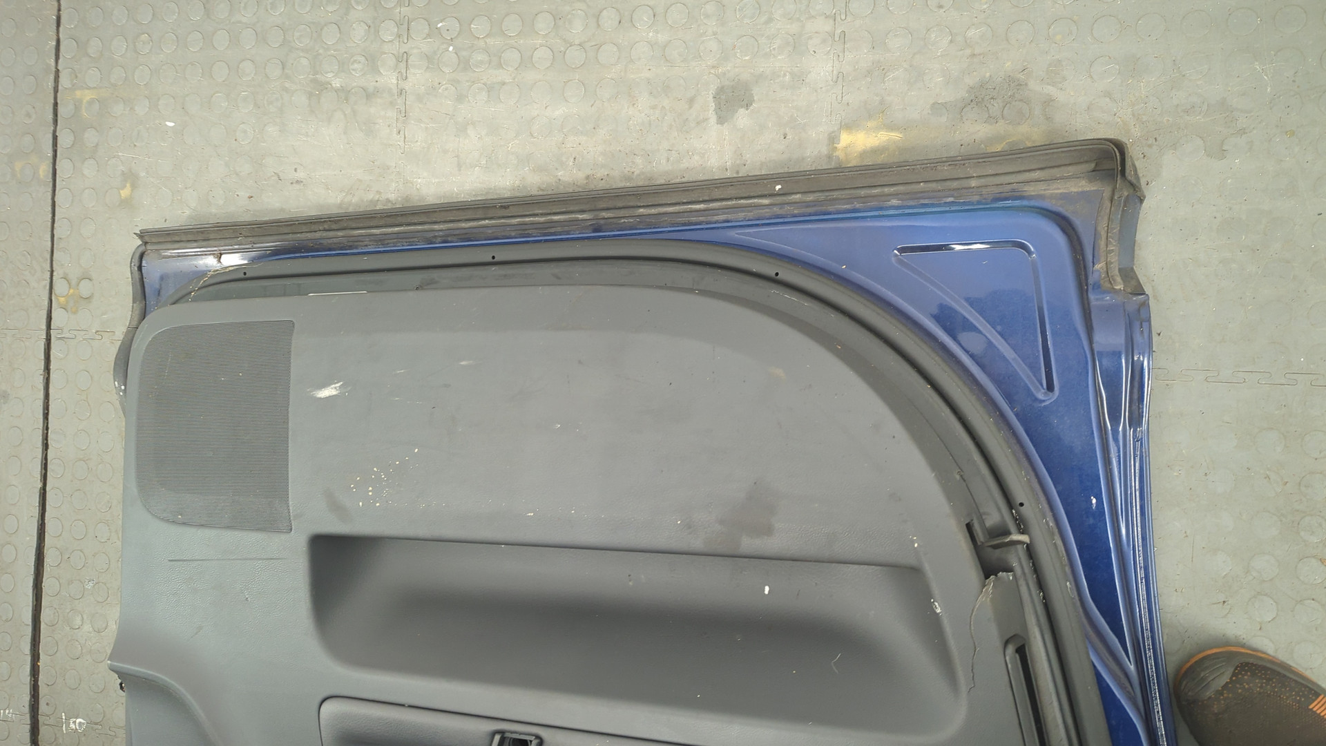 Дверь передняя левая