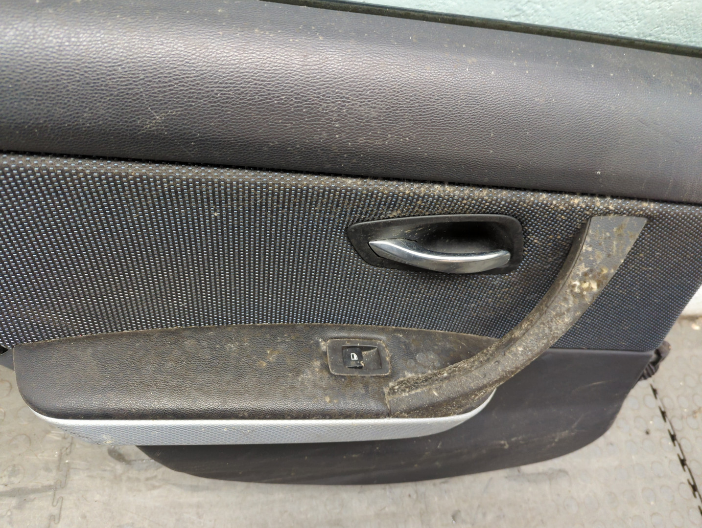 Дверь задняя левая