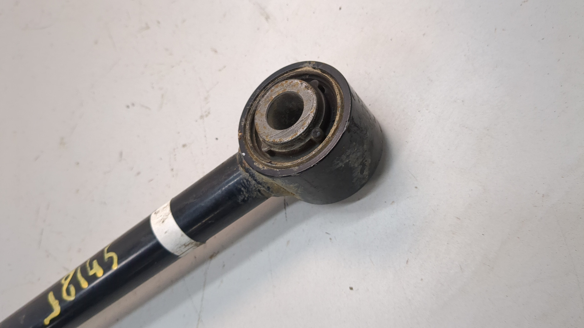 Рычаг задний правый