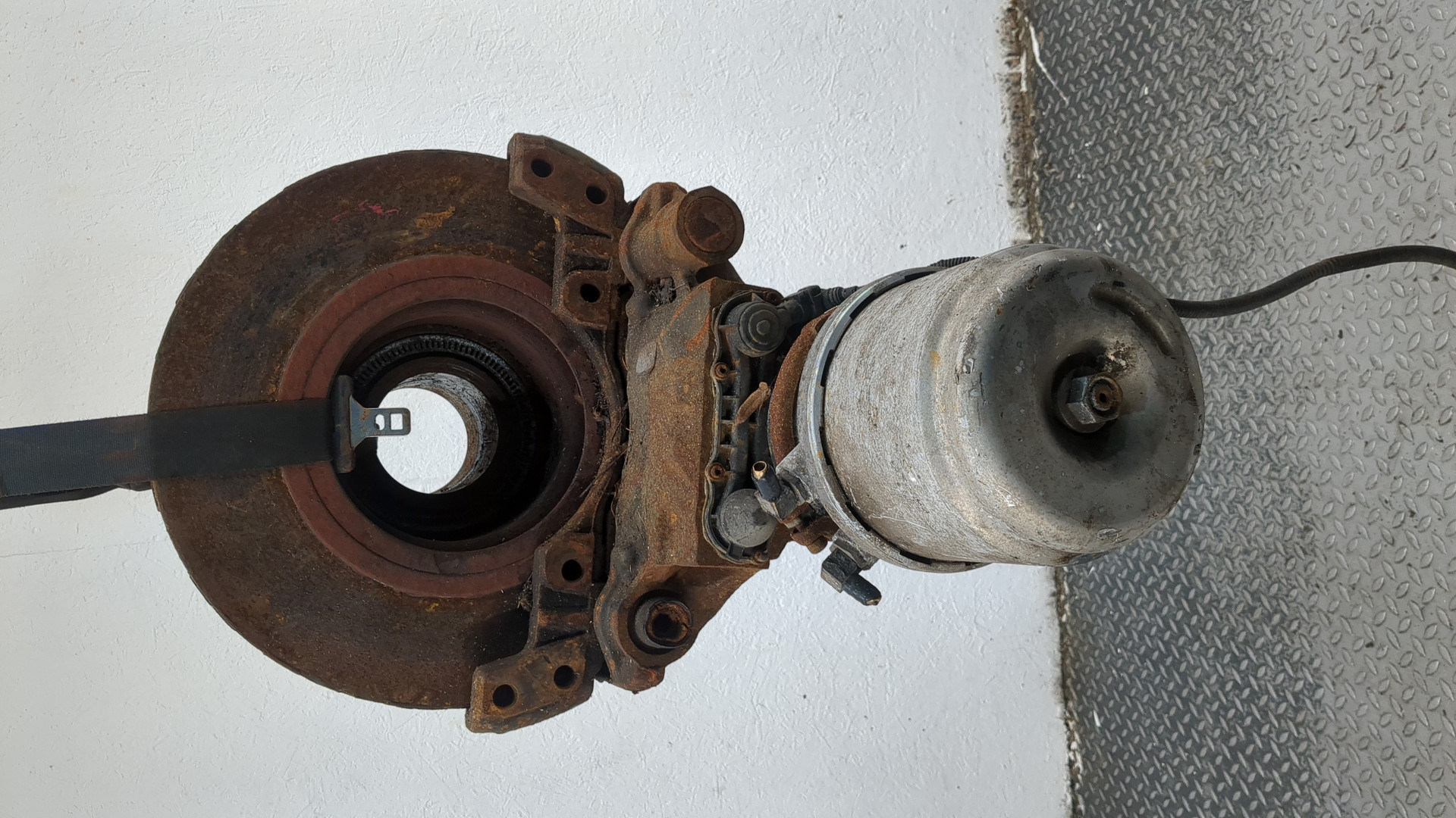 Кулак поворотный задний правый