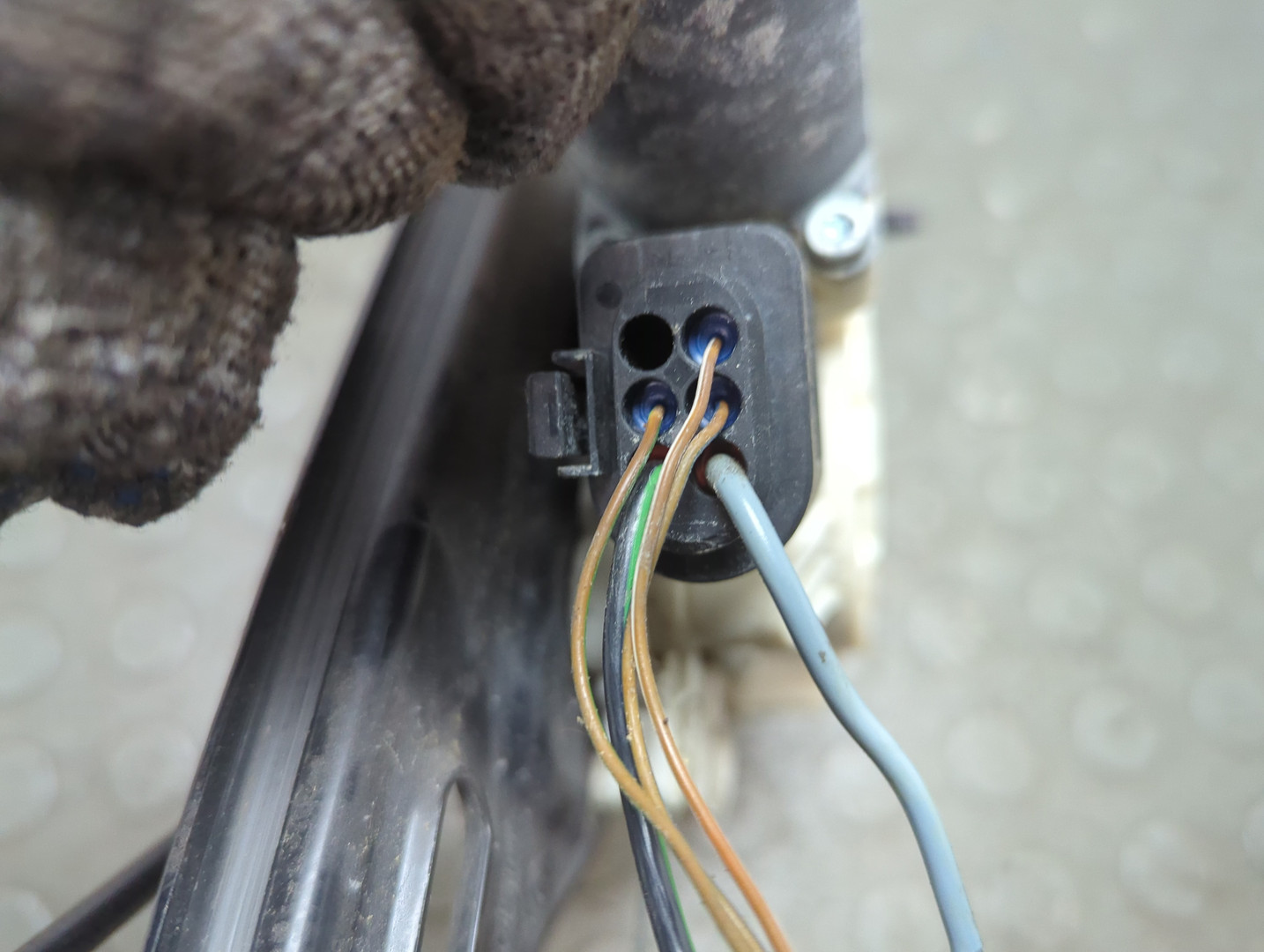 Стеклоподъемник электр. передний правый