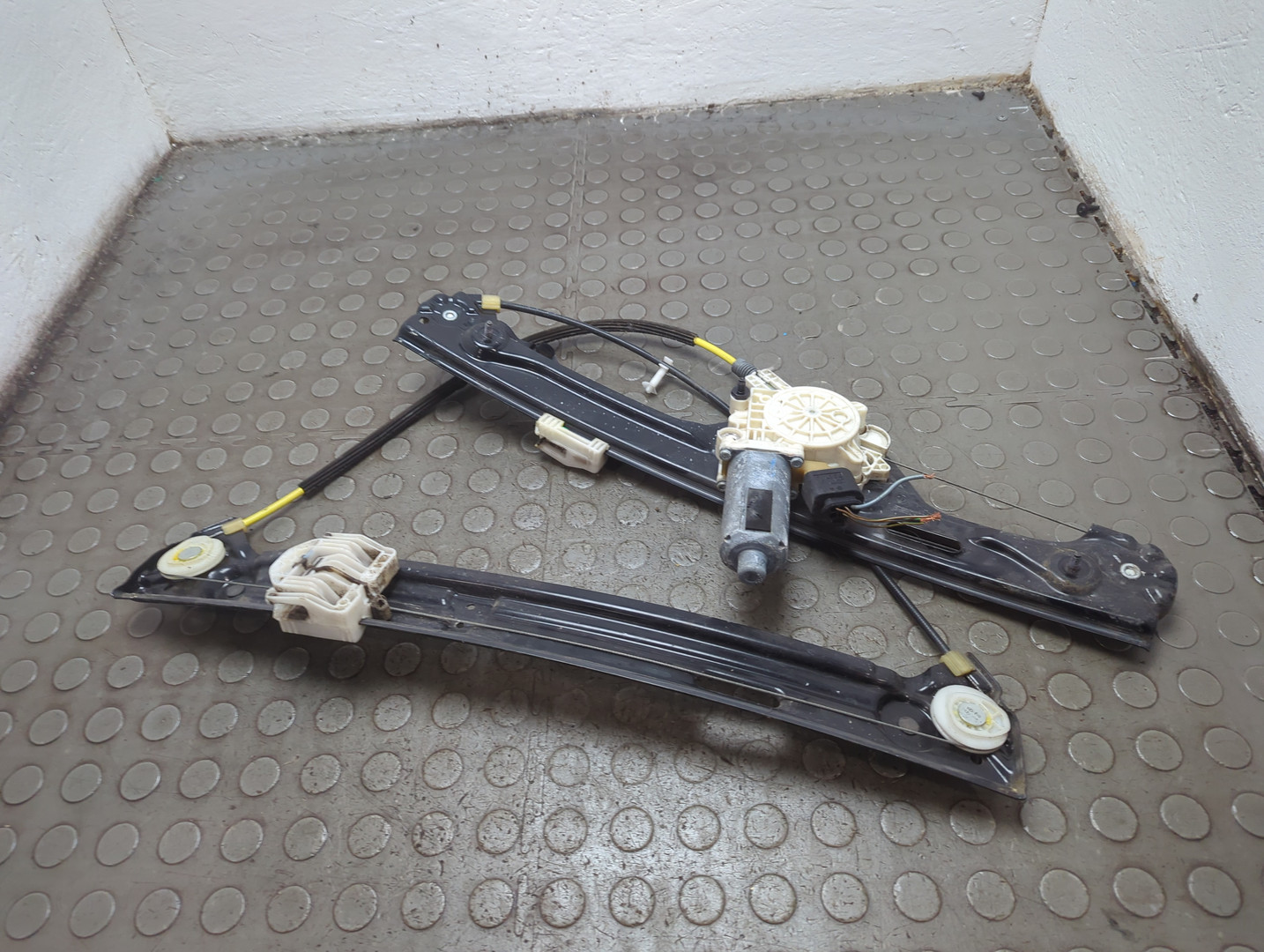 Стеклоподъемник электр. передний правый