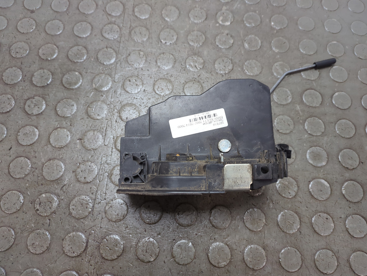 Замок двери передней правой