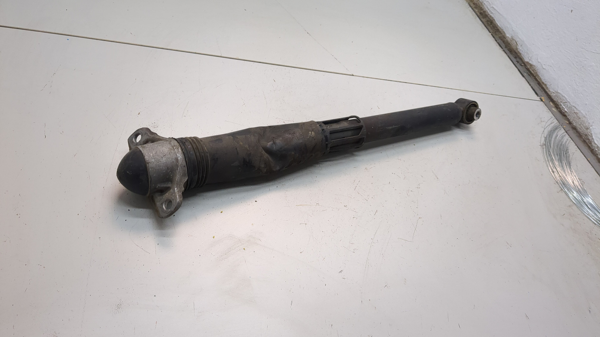 Амортизатор задний (стойка)