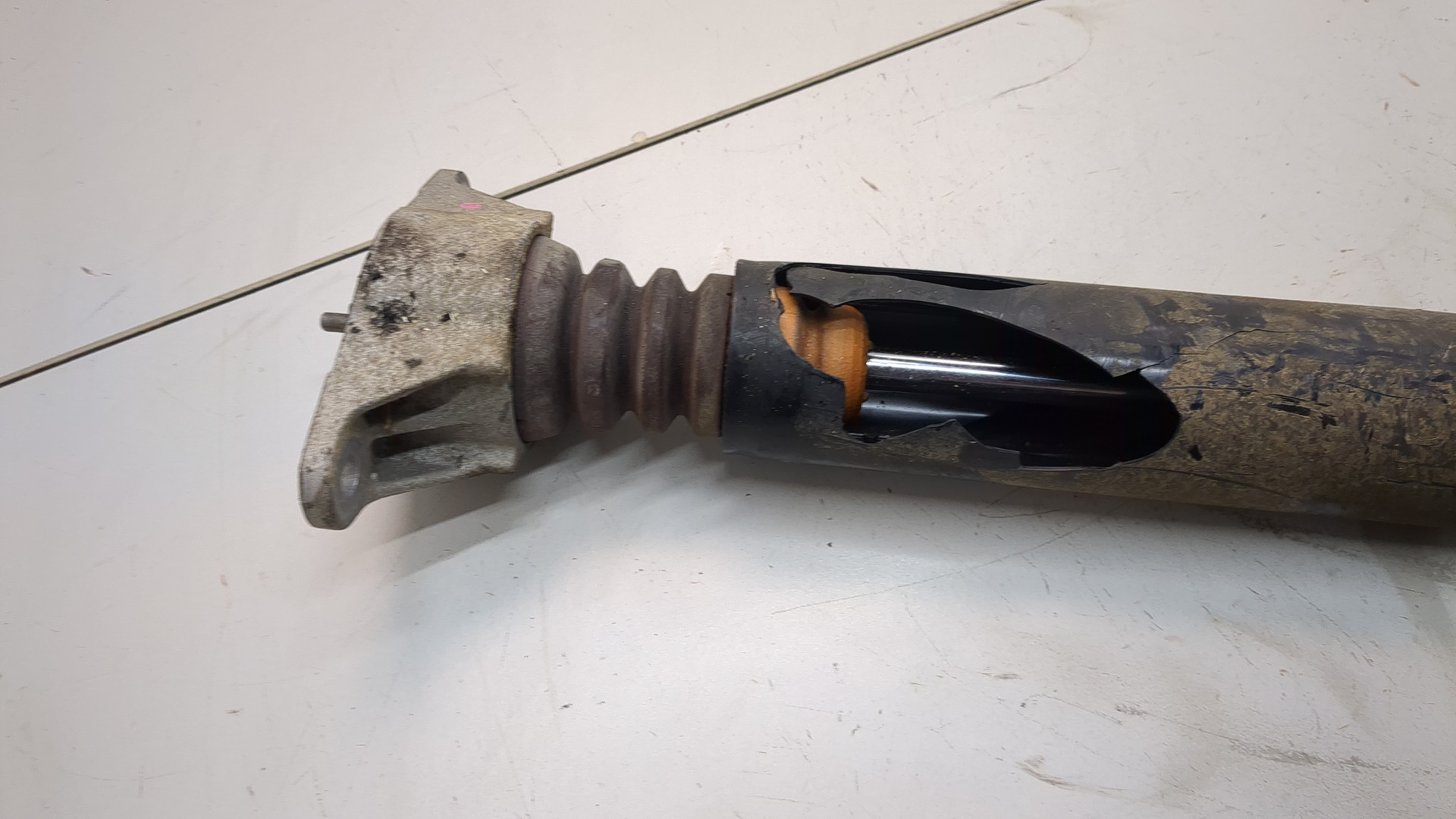 Амортизатор задний (стойка)