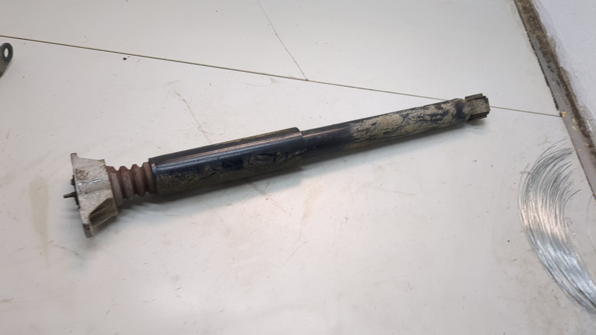 Амортизатор задний (стойка)