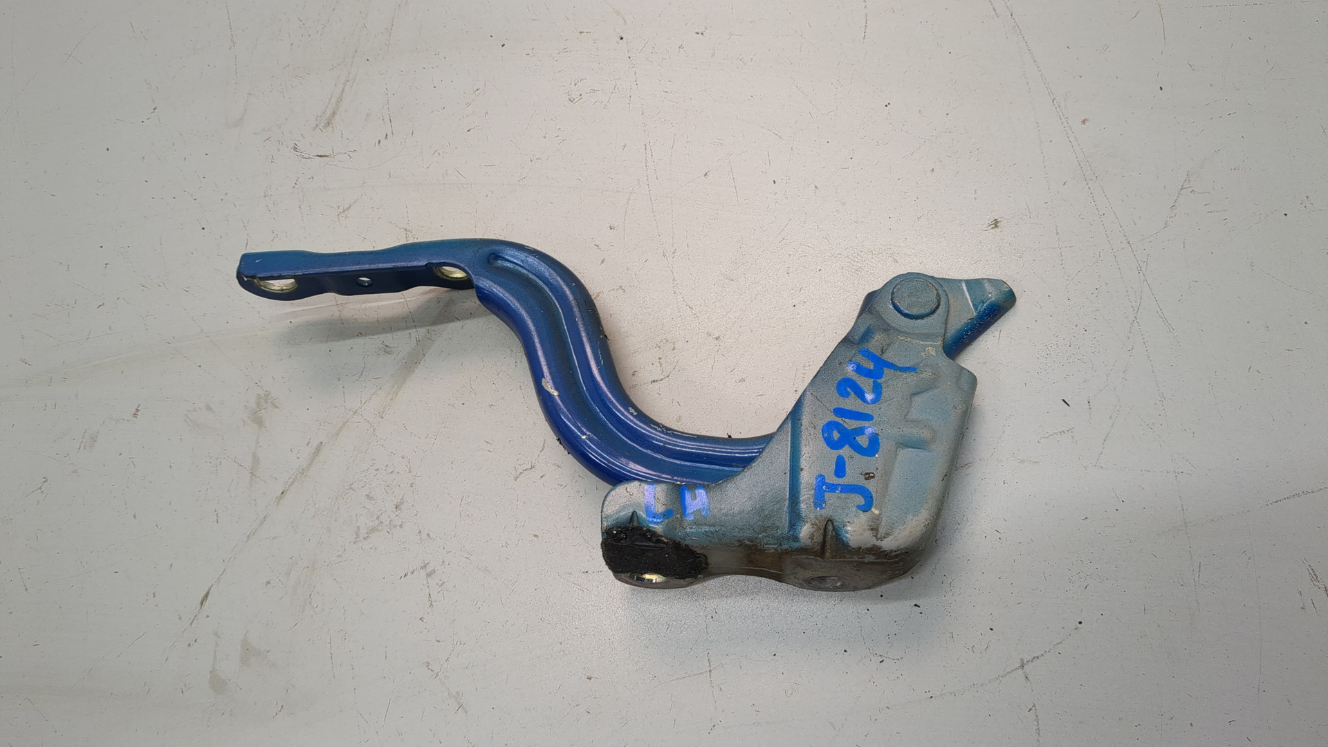 Петля капота левая