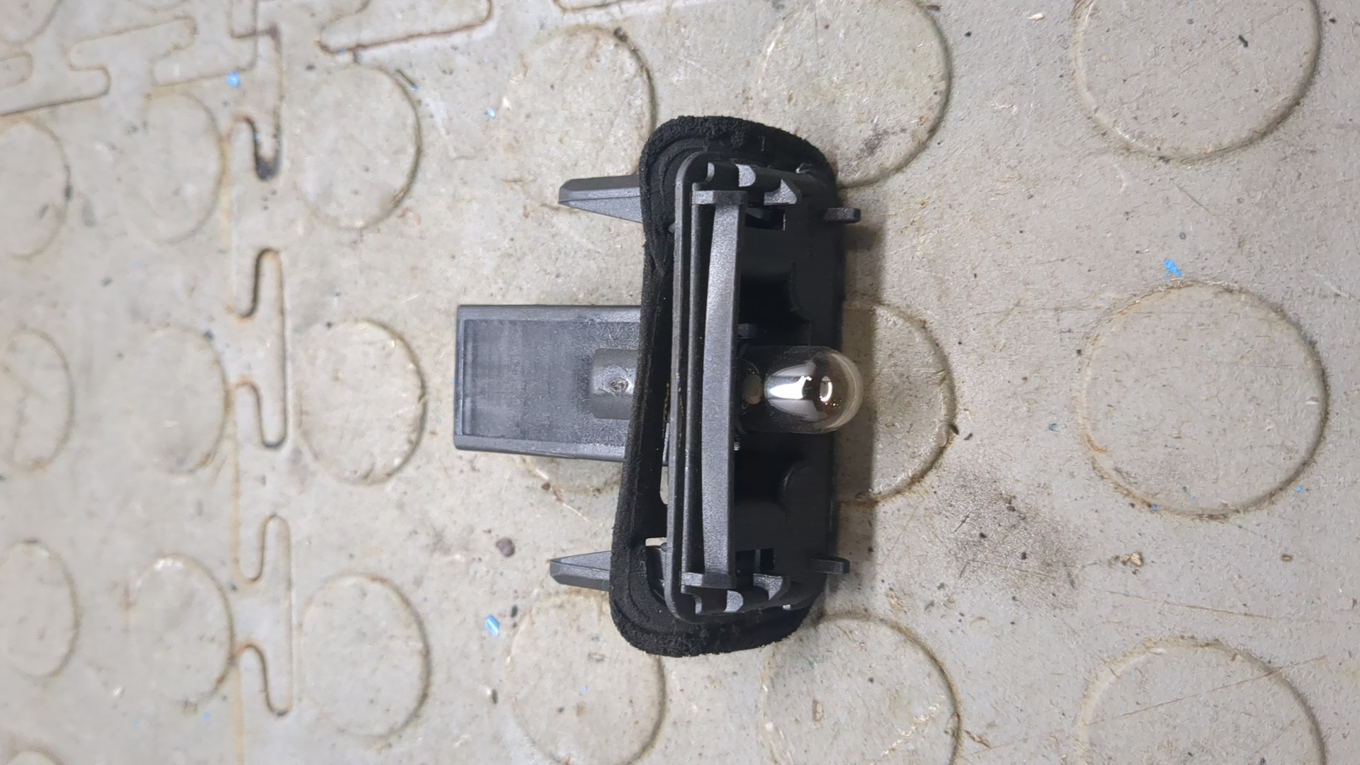 Фонарь подсветки номера