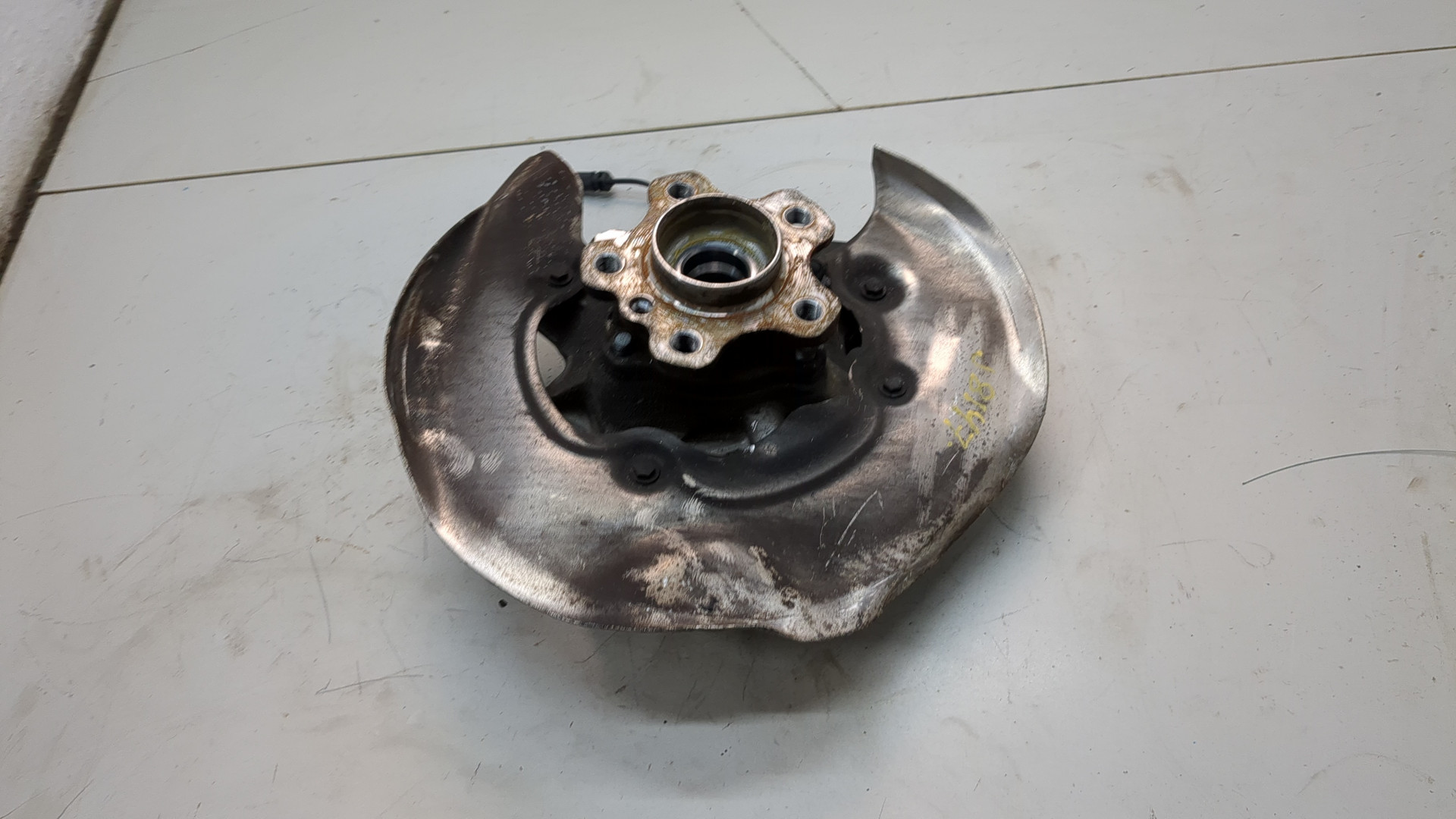 Кулак поворотный задний левый