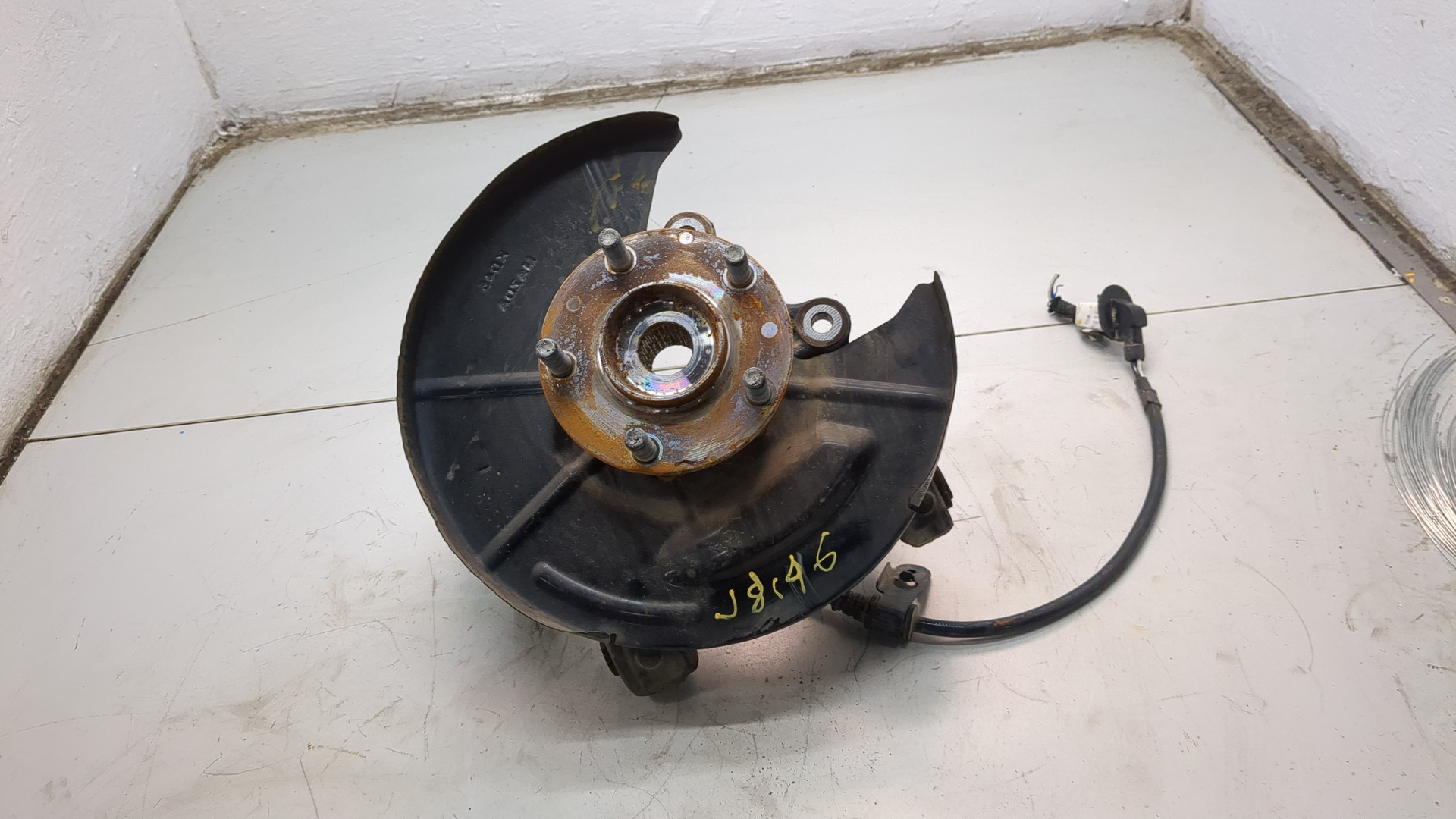 Кулак поворотный задний левый