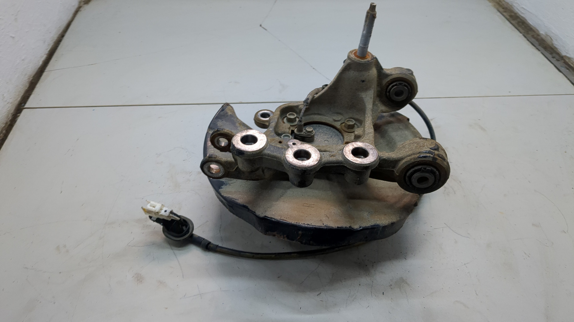 Кулак поворотный задний правый