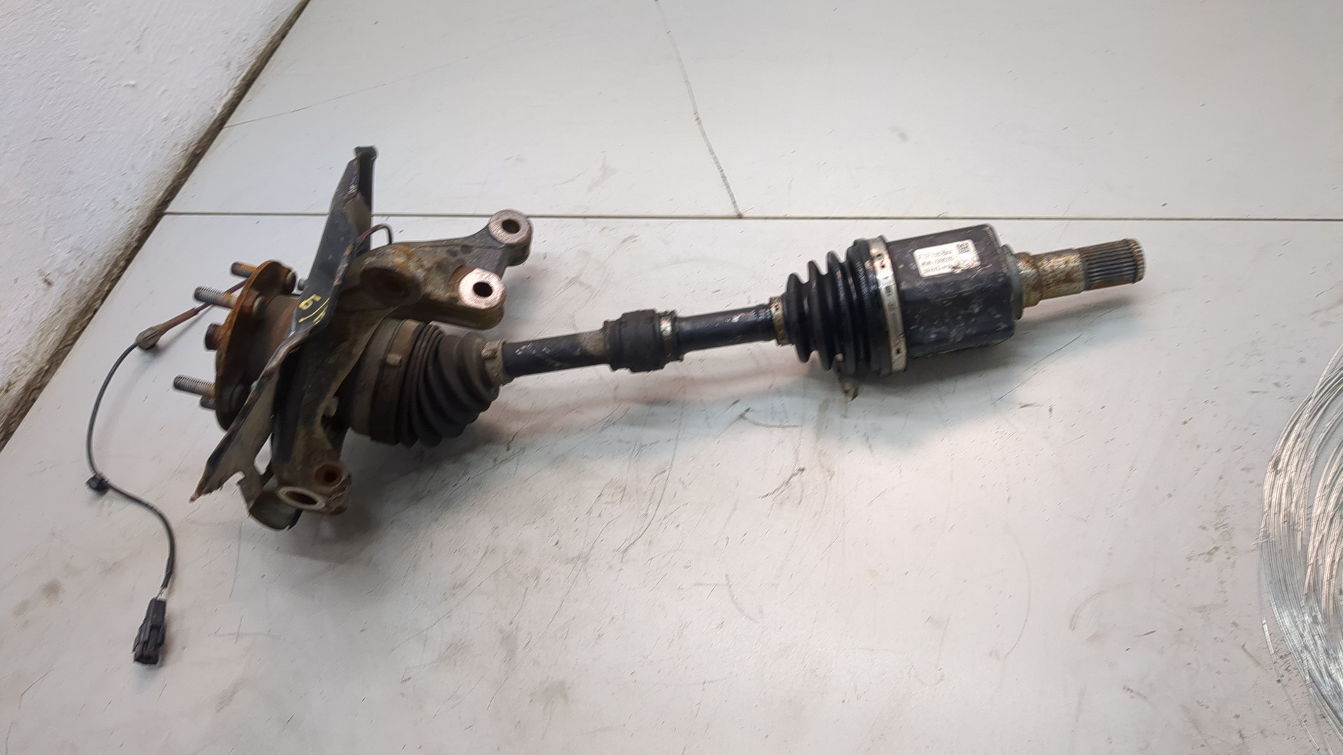 Кулак поворотный передний левый